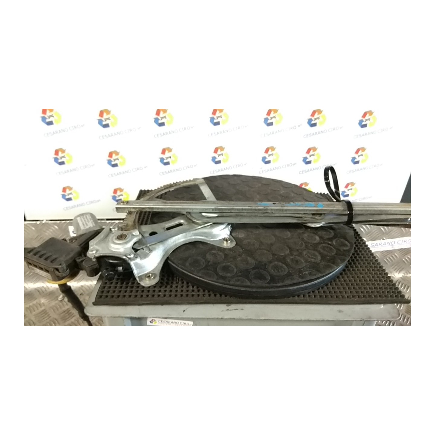 ALZACRISTALLO ELETTR. PORTA POST. SOL C/MOTORINO SX. 026 TOYOTA COROLLA VERSO (03/04-12/09) 3ZZFE 698400F020