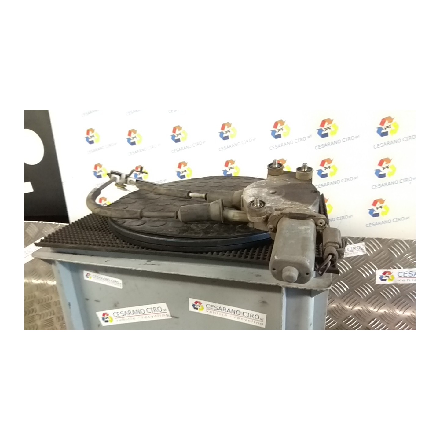 ALZACRISTALLO PORTA POST. DX. 056 ALFA ROMEO 147 (W8) (10/04-07/11) AR37203 46556826