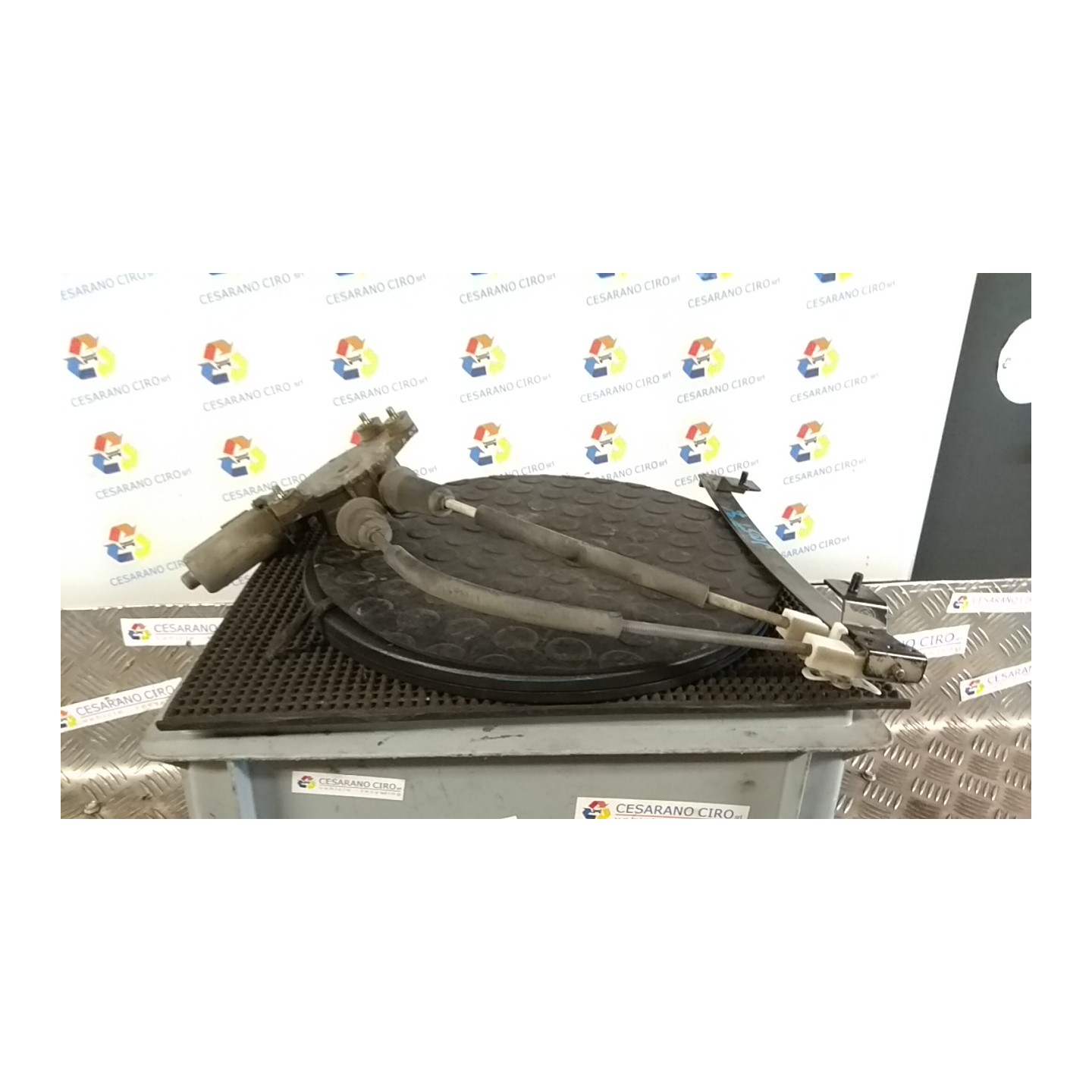 ALZACRISTALLO PORTA POST. SX. 057 ALFA ROMEO 147 (W8) (10/04-07/11) AR37203 46557041