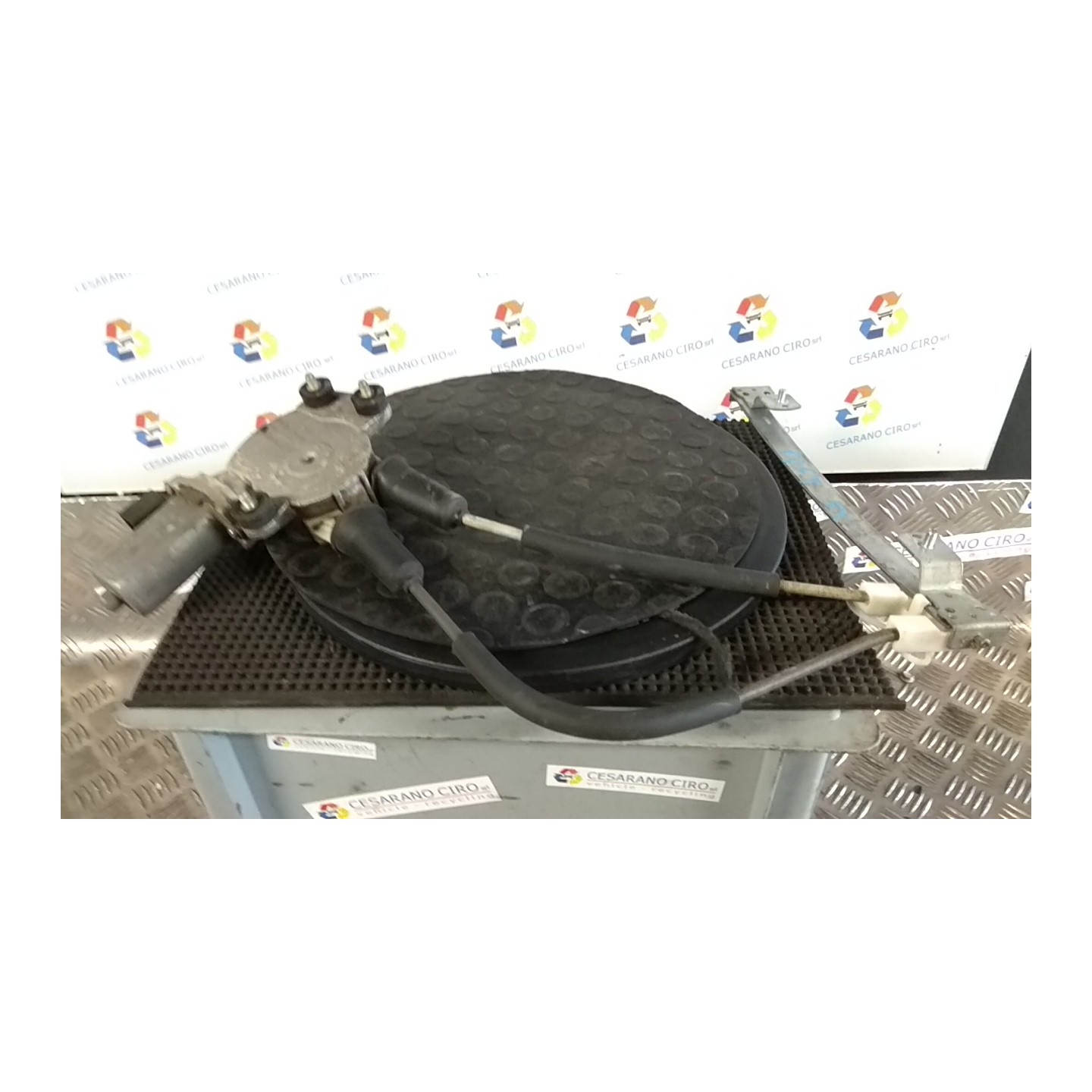 ALZACRISTALLO PORTA POST. SX. 058 ALFA ROMEO 147 (W8) (10/04-07/11) AR37203 46557041