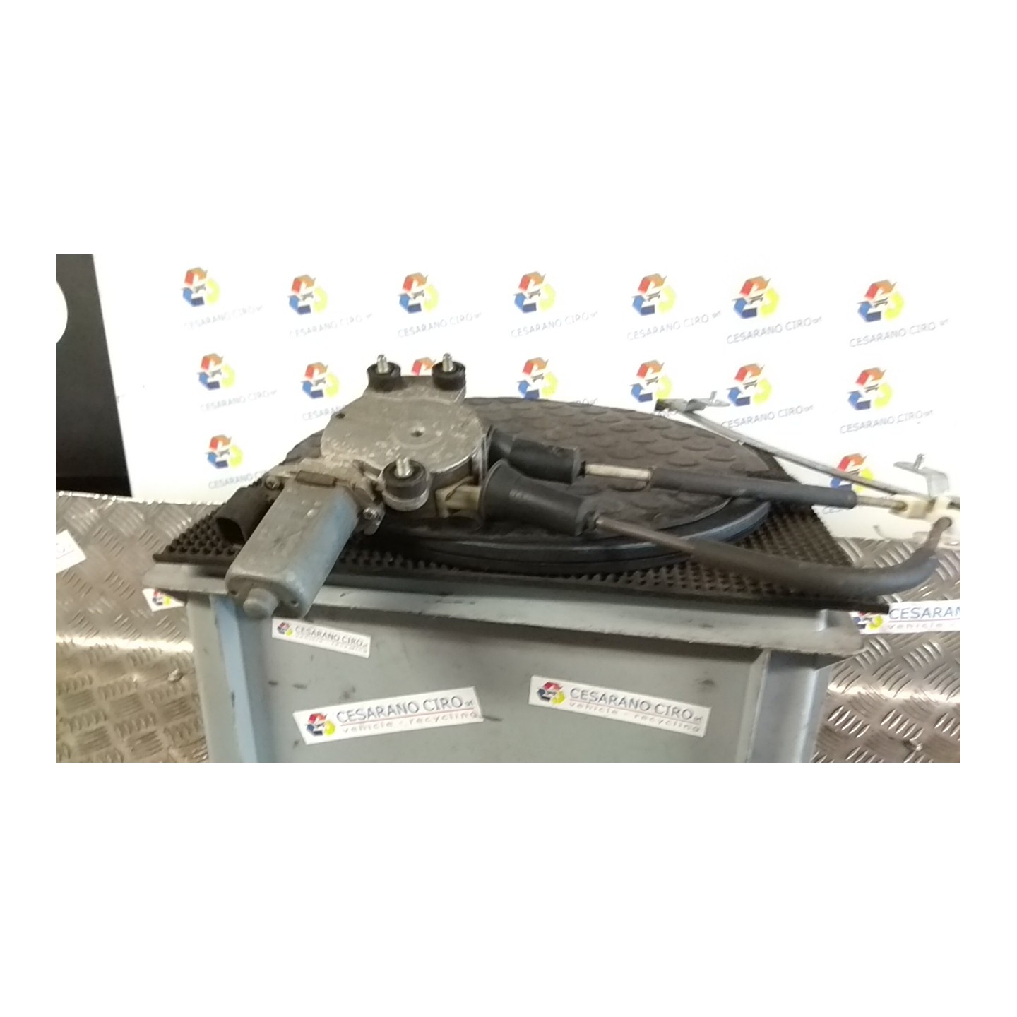 ALZACRISTALLO PORTA POST. SX. 058 ALFA ROMEO 147 (W8) (10/04-07/11) AR37203 46557041