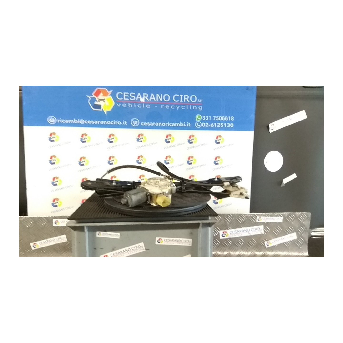 ALZACRISTALLO PORTA ANT. SX. 007 BMW SERIE 1 (E87) (09/04-03/07) 204D4 51337138465