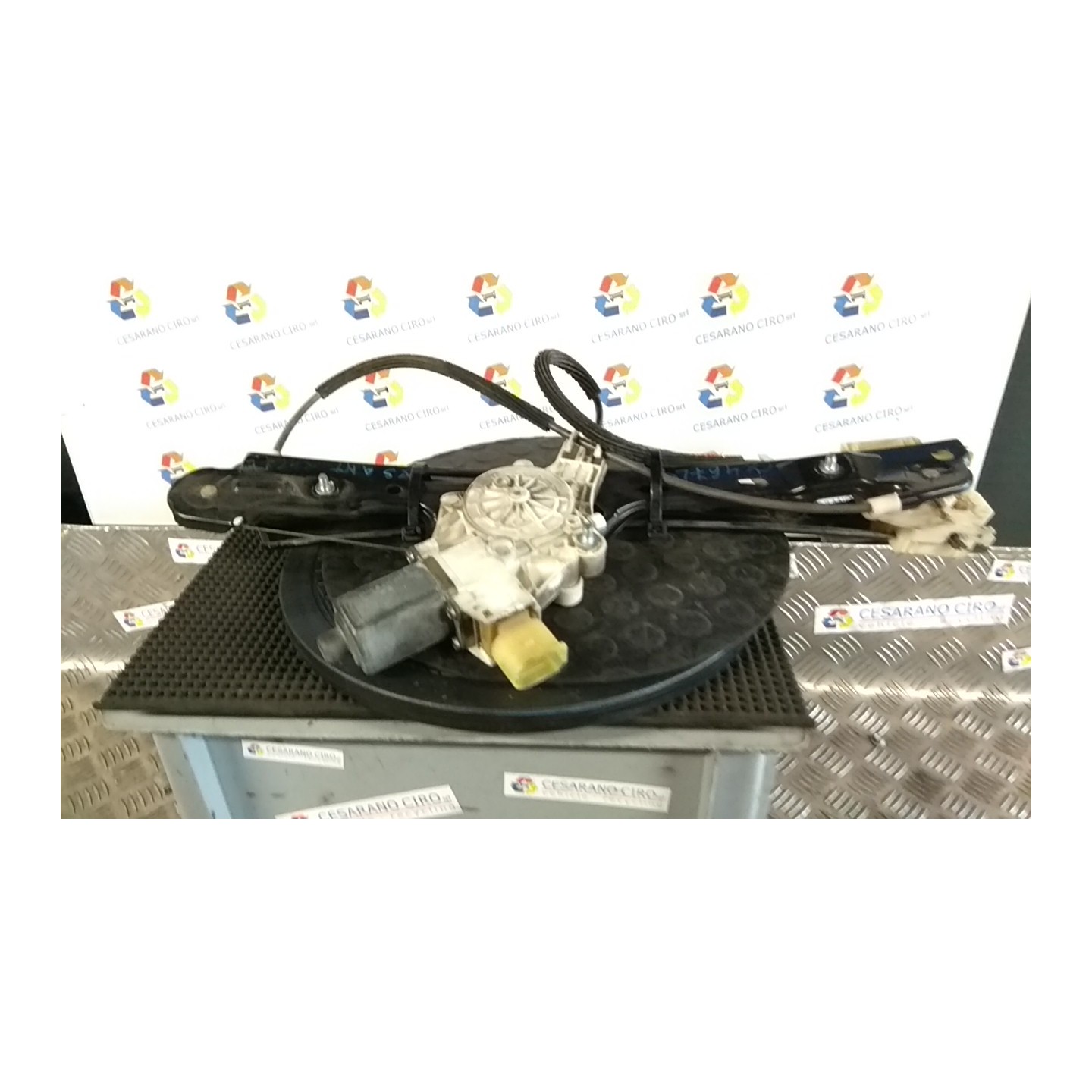 ALZACRISTALLO PORTA ANT. SX. 007 BMW SERIE 1 (E87) (09/04-03/07) 204D4 51337138465