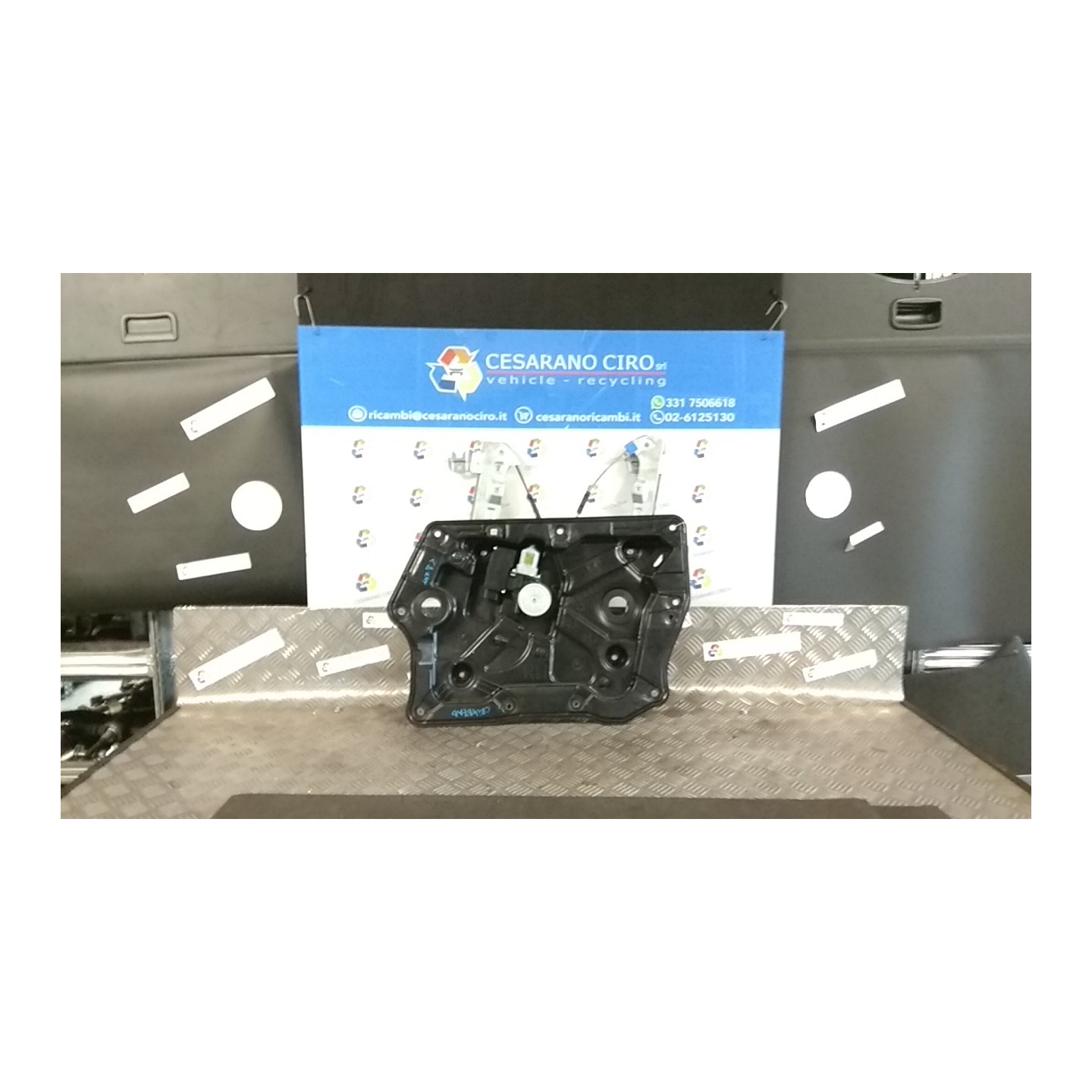 ALZACRISTALLO ELETTR. PORTA ANT. DX. 098 RENAULT KOLEOS (05/08-) M9RG8 80720JY00B