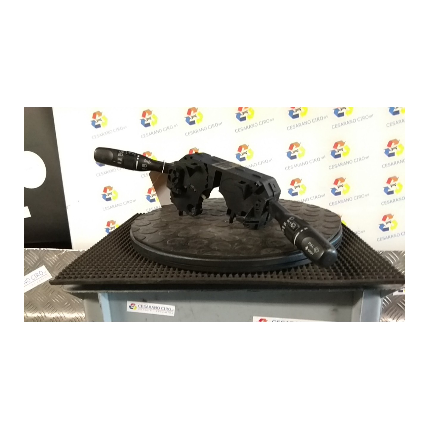 DEVIOGUIDASGANCIO 073 JEEP CHEROKEE (KJ) (11/01-11/04) 54C K56010132AD