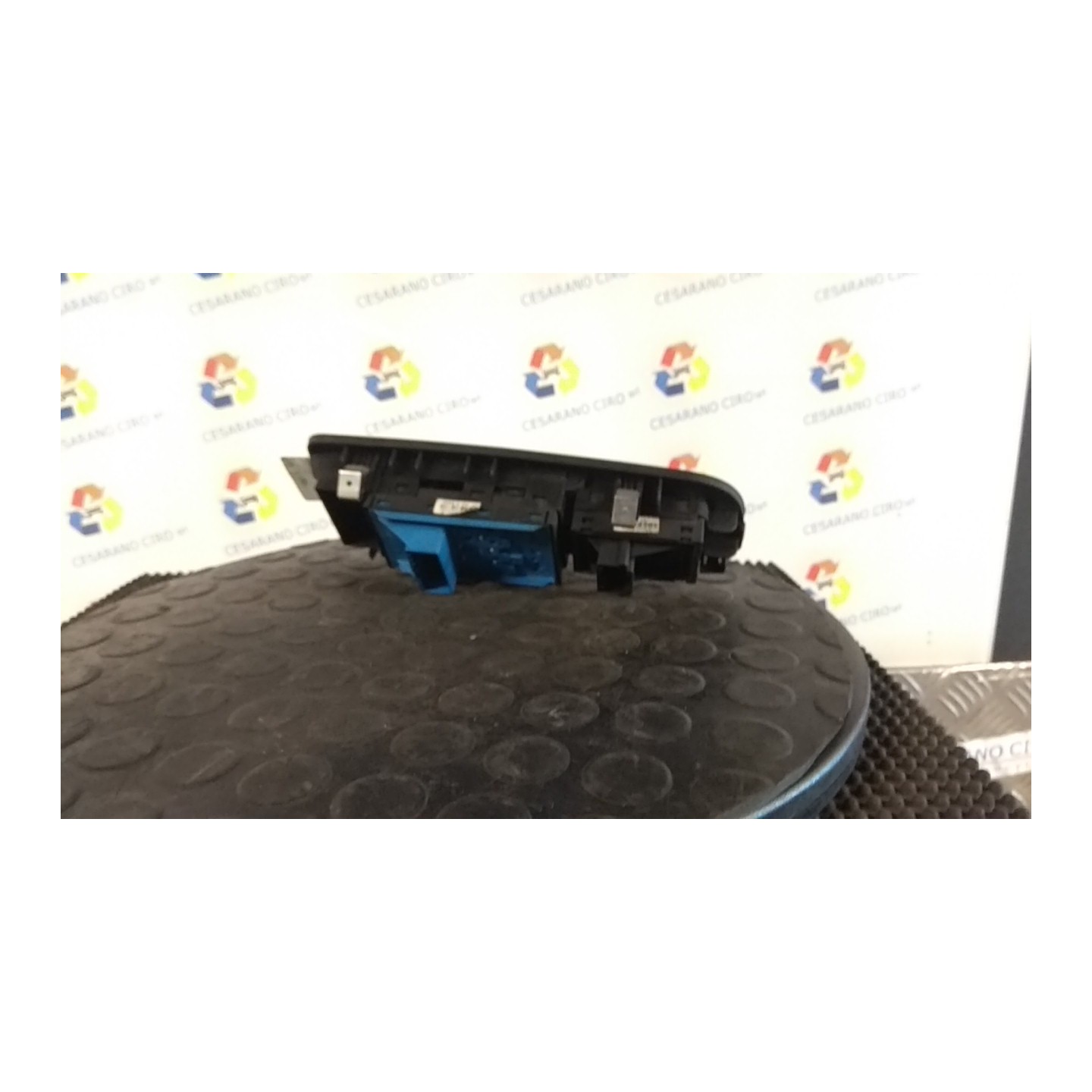 BLOCCO COMANDI ALZACRISTALLI E RETROVISORI EST. ALZACRISTALLO ELETTRICO POST SX. 027 FIAT GRANDE PUNTO (2Y) (06/05-12/08 199A200