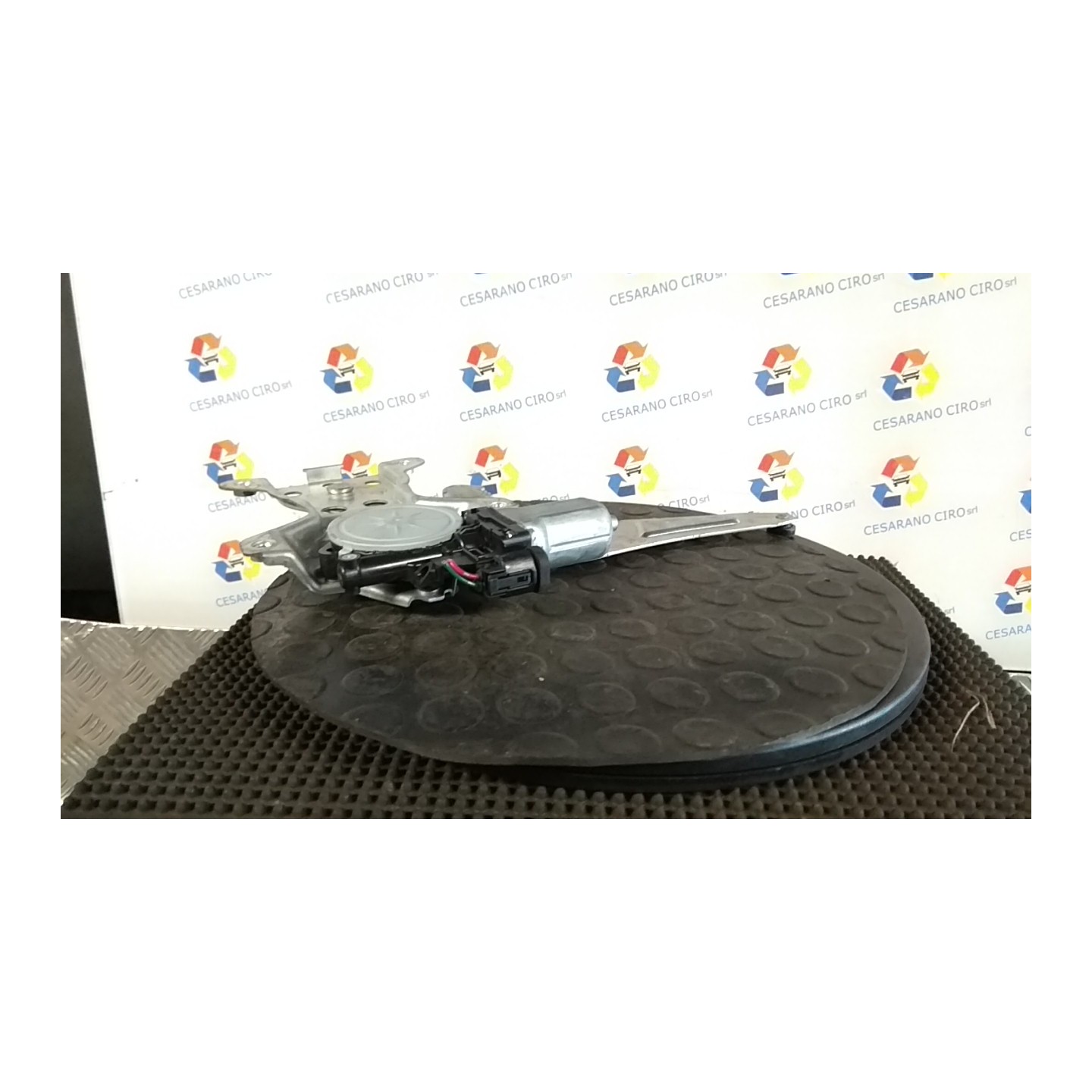 ALZACRISTALLO PORTA POST. DX. 004 SUZUKI SWIFT (04/05-02/11) M13A 8351062J00000