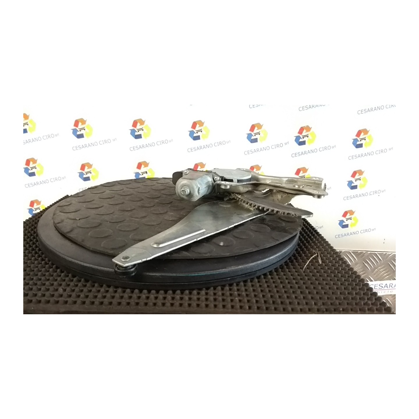 ALZACRISTALLO PORTA POST. DX. 004 SUZUKI SWIFT (04/05-02/11) M13A 8351062J00000