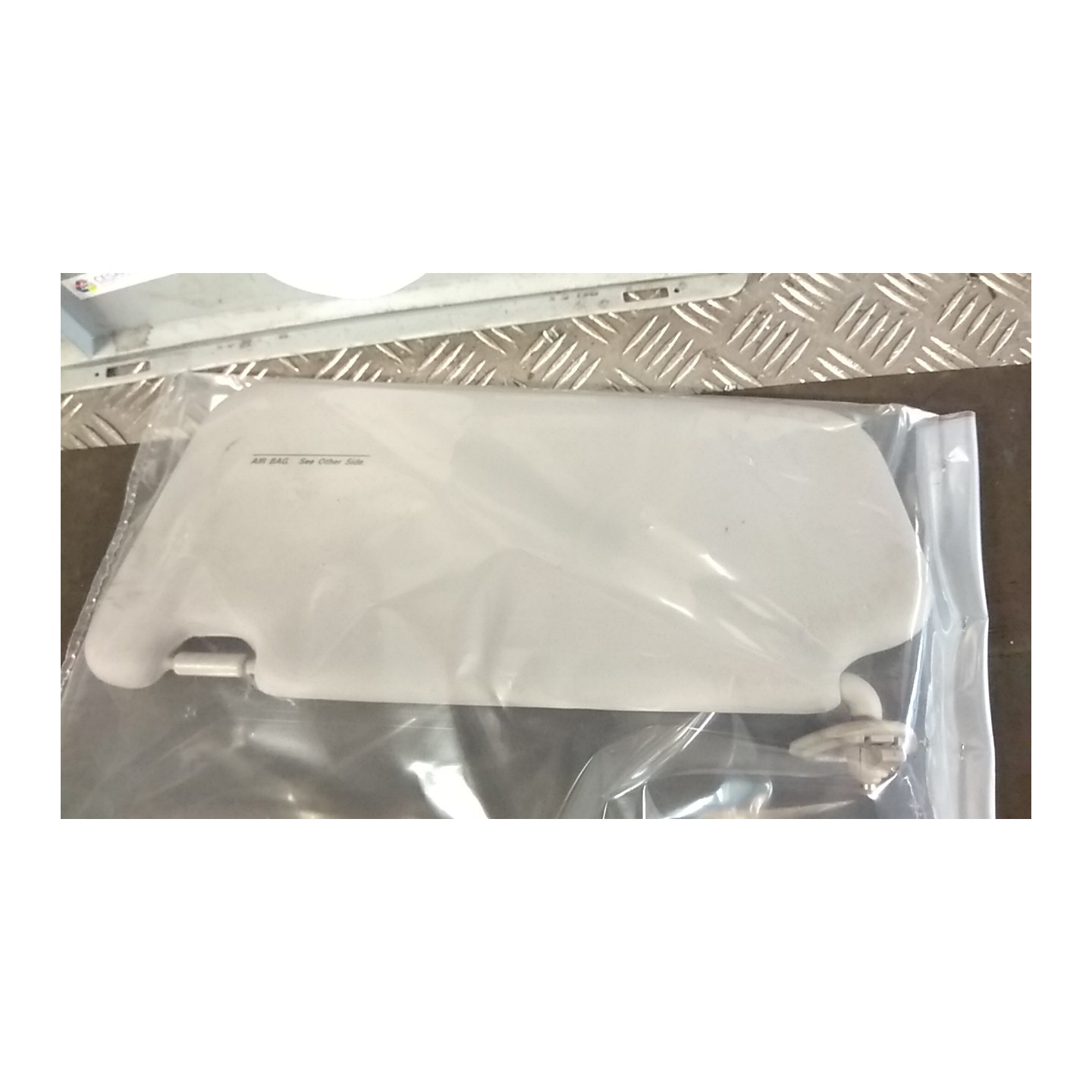 ALETTA PARASOLE PARABREZZA A/BAG-BEIGE DX. 085 KIA RIO 2A SERIE (09/05-11/09) D4FA 852201G220RU
