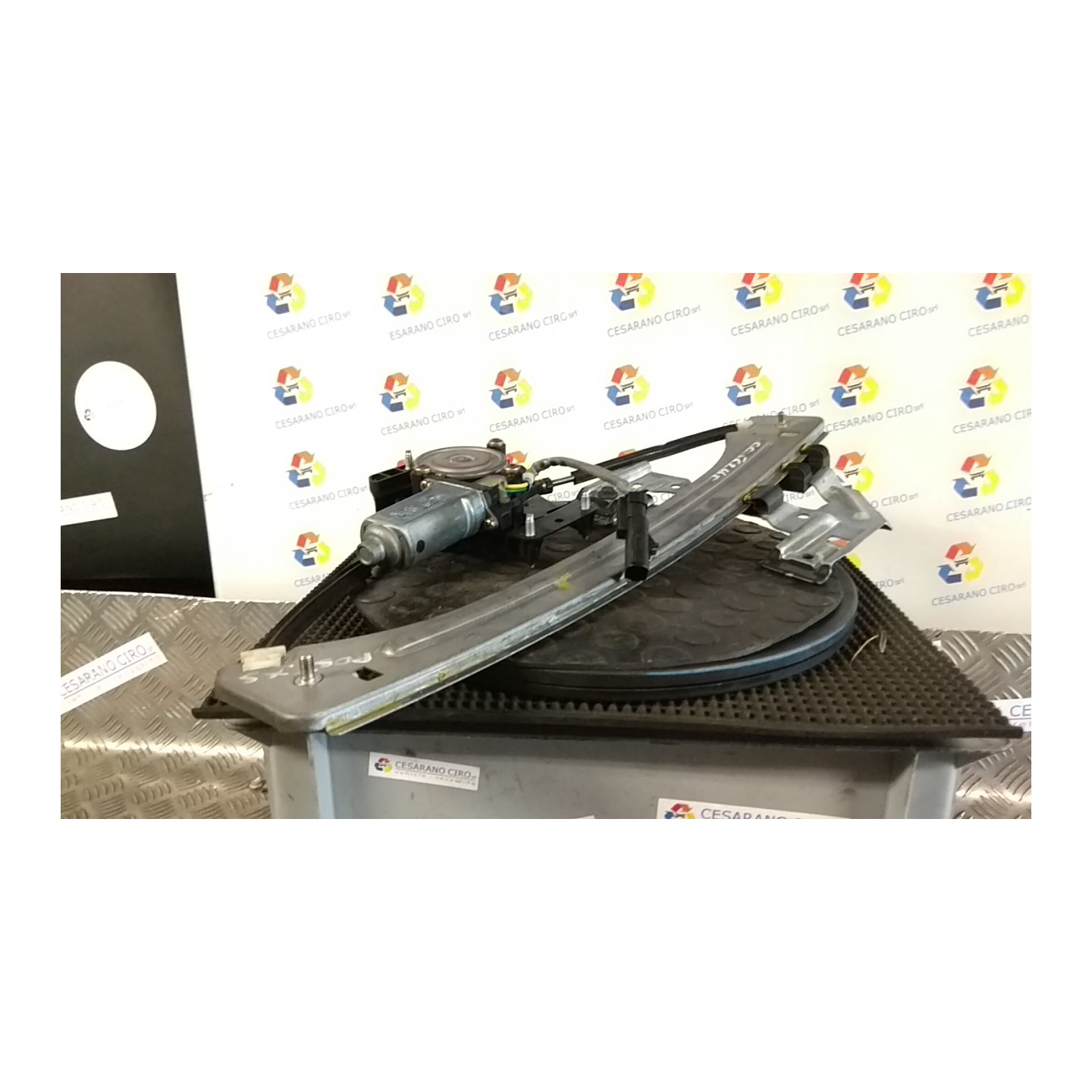 ALZACRISTALLO ELETTR. PORTA POST. SX. 095 CHRYSLER PT CRUISER (05/00-10/05) 16L K05017813AC
