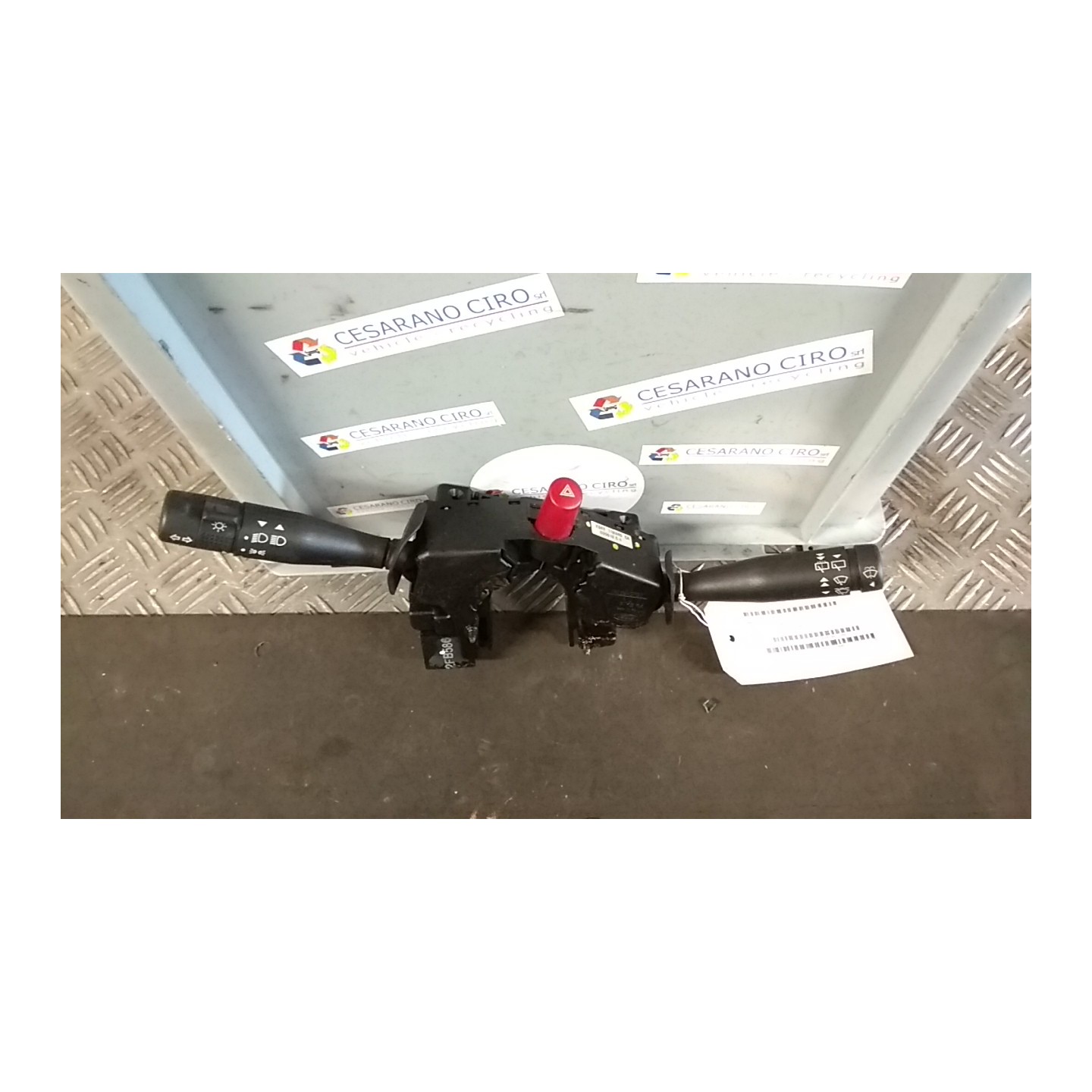 DEVIOGUIDASGANCIO 111 FORD KA (CCQ) (11/96-10/08) J4S NB0819007020001