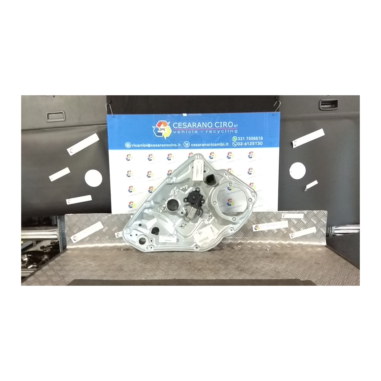 ALZACRISTALLO ELETTR. PORTA POST. C/INTELAIATURA INT.PORTA SX. 189 FIAT STILO (2C) (09/01-11/03) 182B6000 46831657