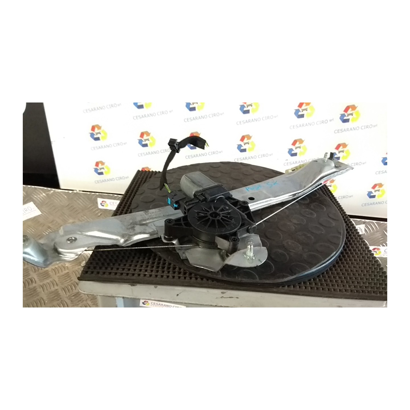 ALZACRISTALLO PORTA POST. SX. 221 DACIA DUSTER (01/18-03/22) H4DF4 827211094R