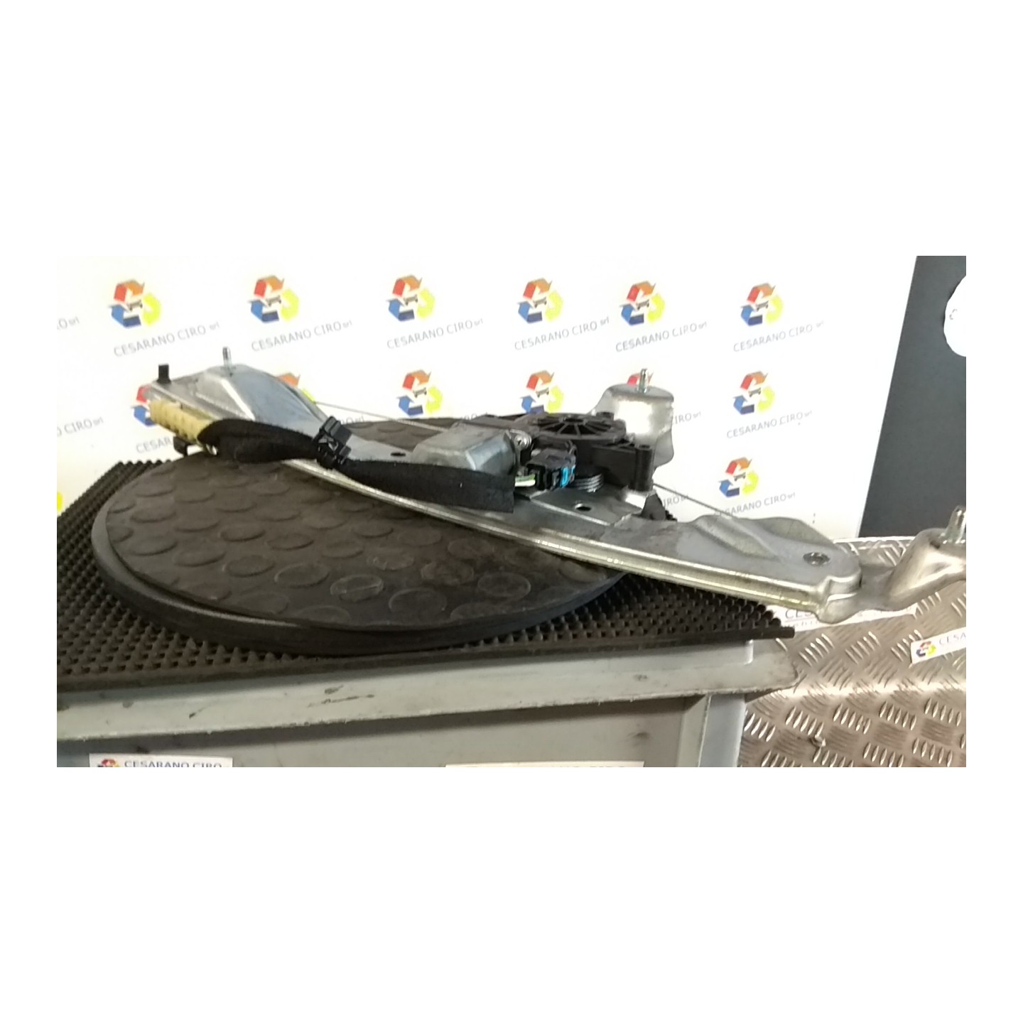 ALZACRISTALLO PORTA POST. SX. 221 DACIA DUSTER (01/18-03/22) H4DF4 827211094R