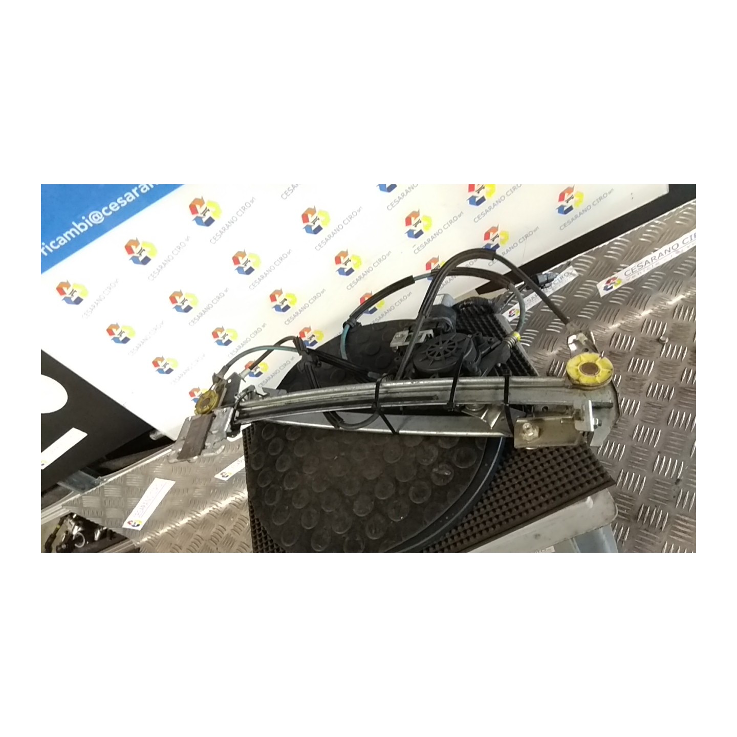 ALZACRISTALLO ELETTR. PORTA ANT. CON MOTORINO DX. 088 ALFA ROMEO GT (X2) (12/03-03/11) 937A5000 60681592