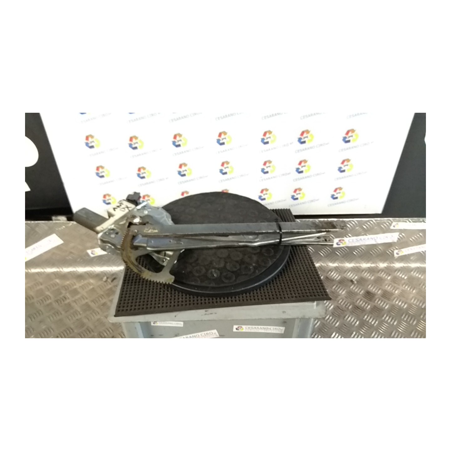ALZACRISTALLO ELETTR. PORTA ANT. C/MOTORINO DX. 069 TOYOTA COROLLA 5P (01/02-09/04) 3ZZFE 6981002130