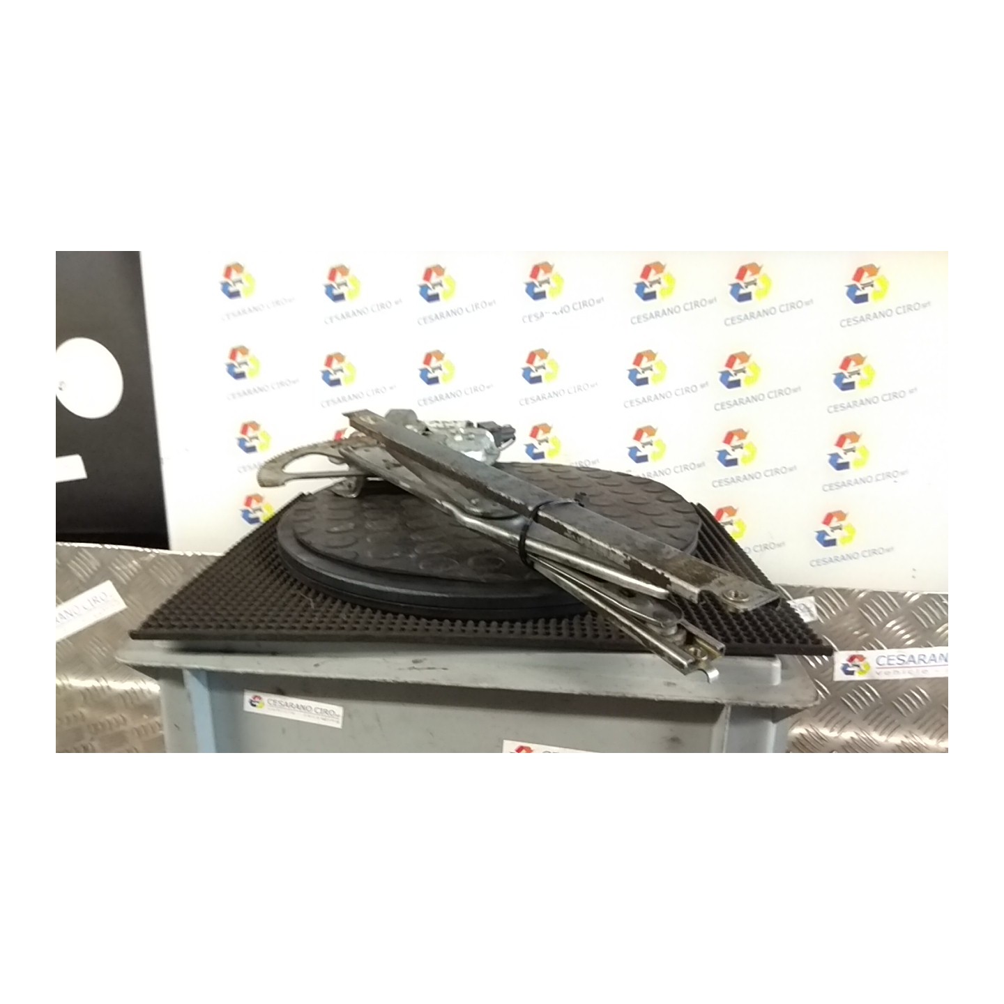 ALZACRISTALLO ELETTR. PORTA ANT. C/MOTORINO DX. 069 TOYOTA COROLLA 5P (01/02-09/04) 3ZZFE 6981002130