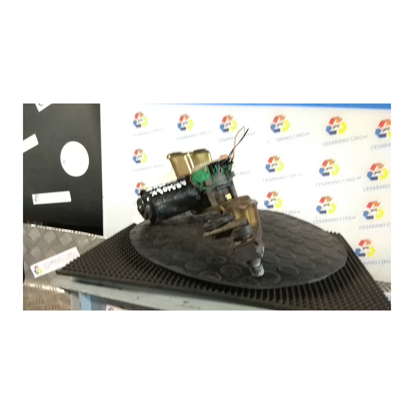 MECCANISMO TERGIPARABREZZA CON MOTORINO BOSCH 096 FIAT PANDA 1A SERIE (03/92-03/04) 1170A1046 7607376