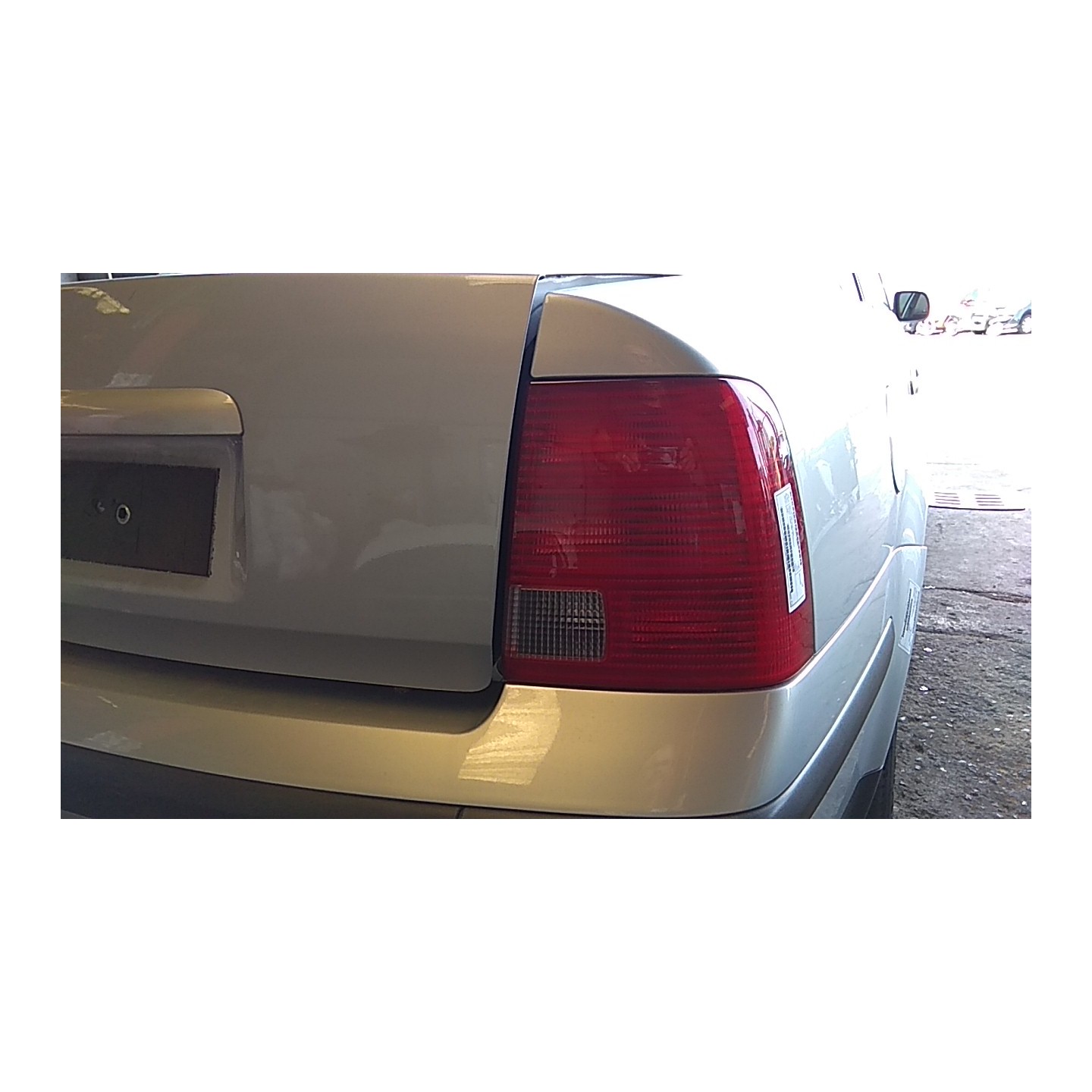 FANALE POST. DX. 001 VOLKSWAGEN PASSAT (3B) (08/96-04/03) AEB 3B5945096K