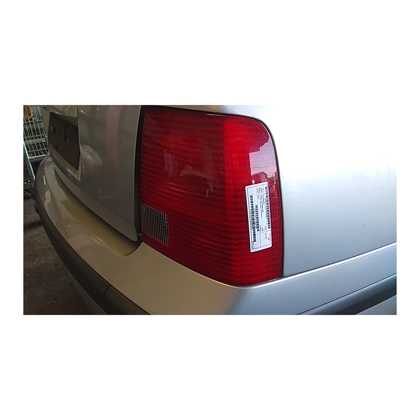 FANALE POST. DX. 001 VOLKSWAGEN PASSAT (3B) (08/96-04/03) AEB 3B5945096K