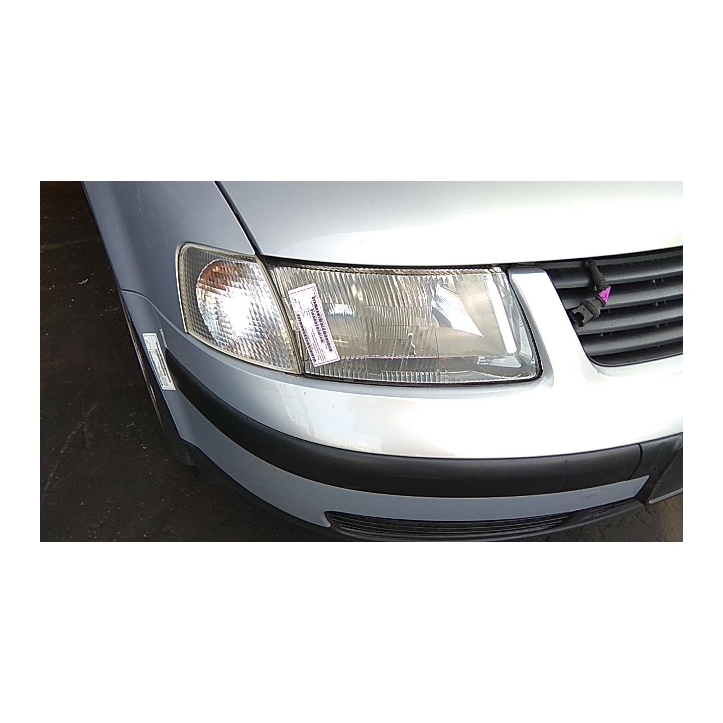 PROIETTORE CON REGOLATORE ALTEZZA DX. 014 VOLKSWAGEN PASSAT (3B) (08/96-04/03) AEB 3B0941016AN