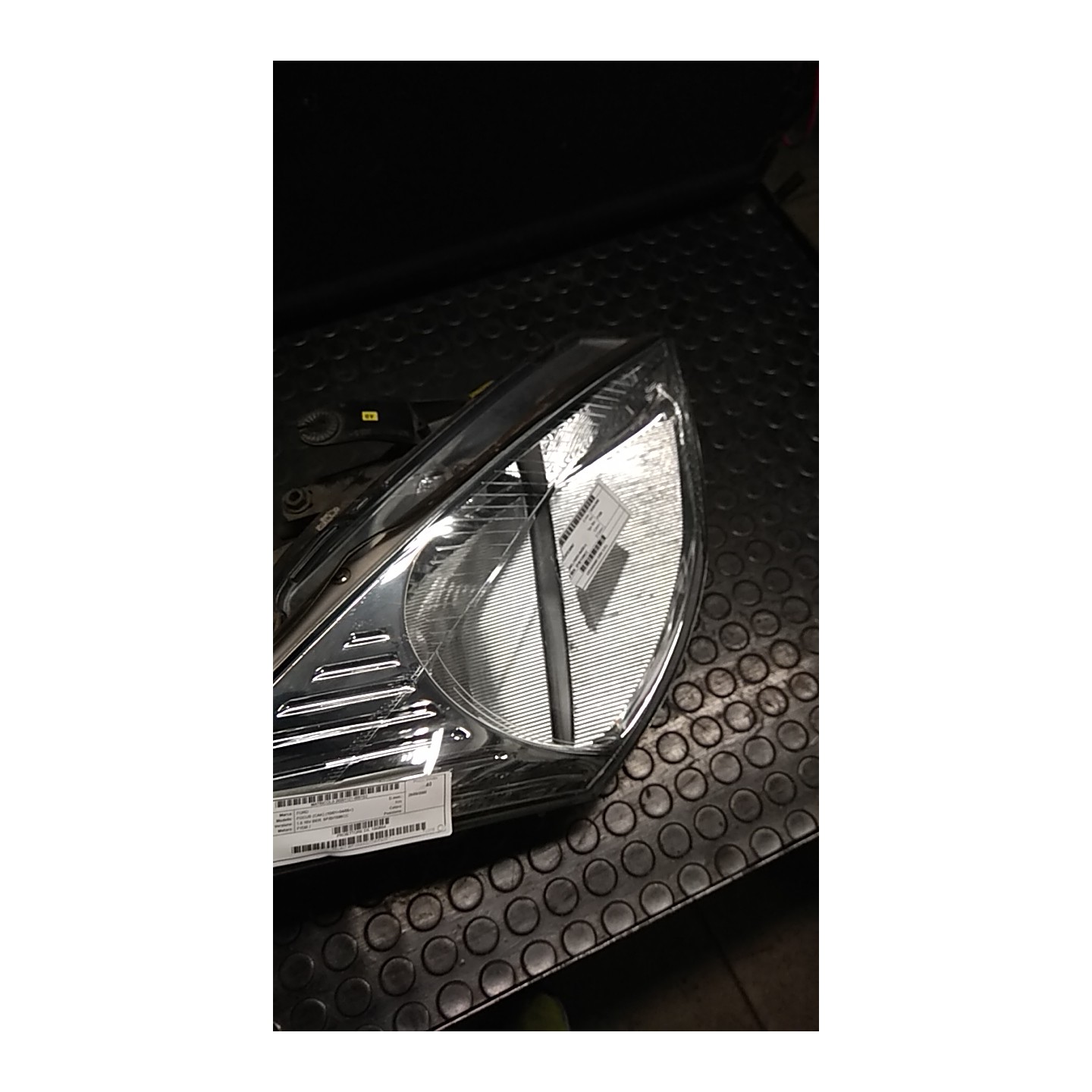 PROIETTORE DX. 152 FORD FOCUS (CAK) (10/01-04/05) FYDB 1343654