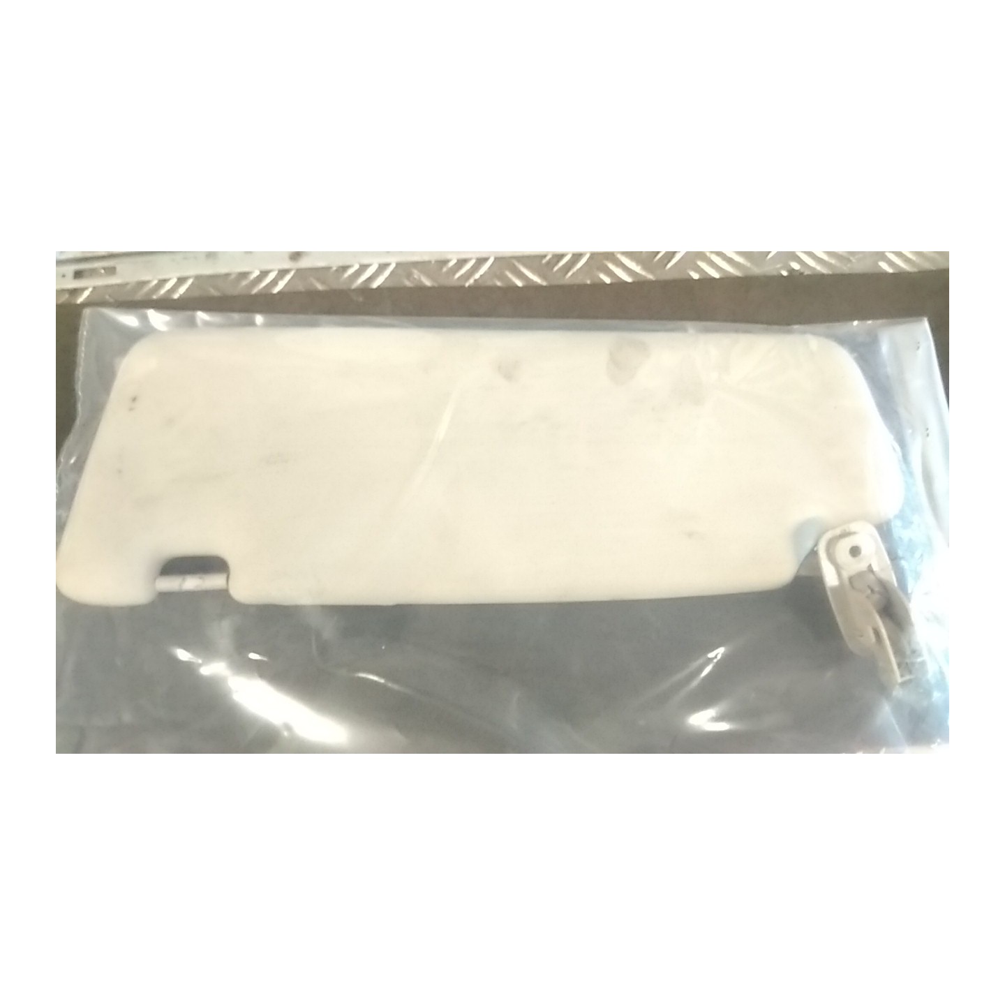 ALETTA PARASOLE PARABREZZA DX. 021 AUDI A3 (8P) (04/03-06/10) BKD 8P08575525B9