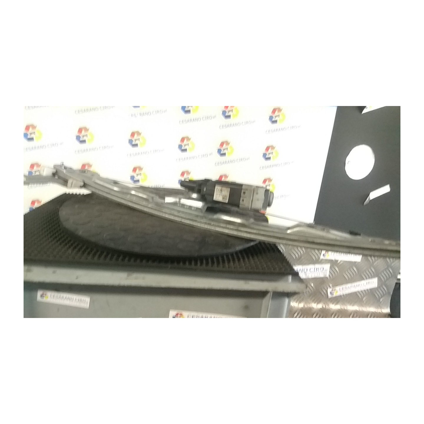ALZACRISTALLO ELETTR. PORTA ANT. C/MOTORINO SX. 054 PEUGEOT 207 (04/06-06/09) KFU 9221Y4