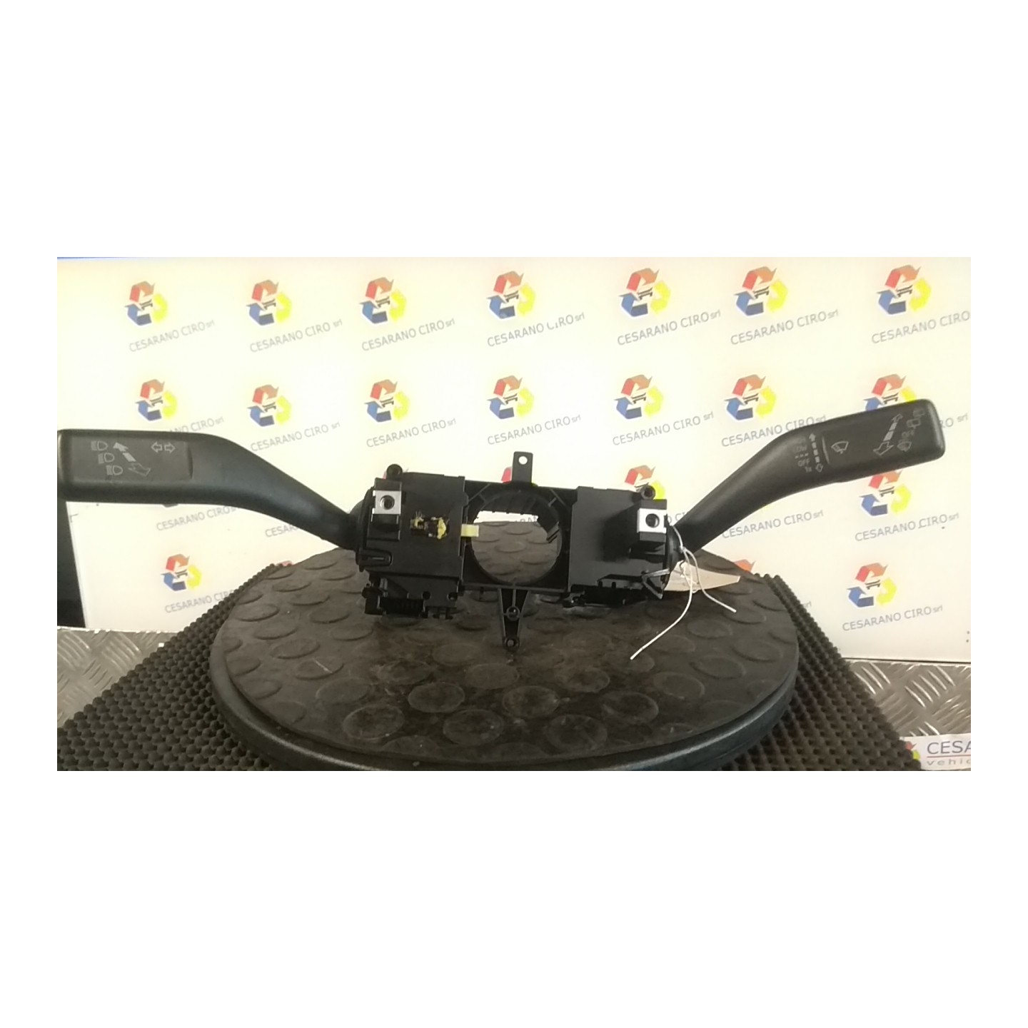 DEVIOGUIDASGANCIO 127 VOLKSWAGEN UP! (1S) (11/11-10/16) CPG 1S09535139B9