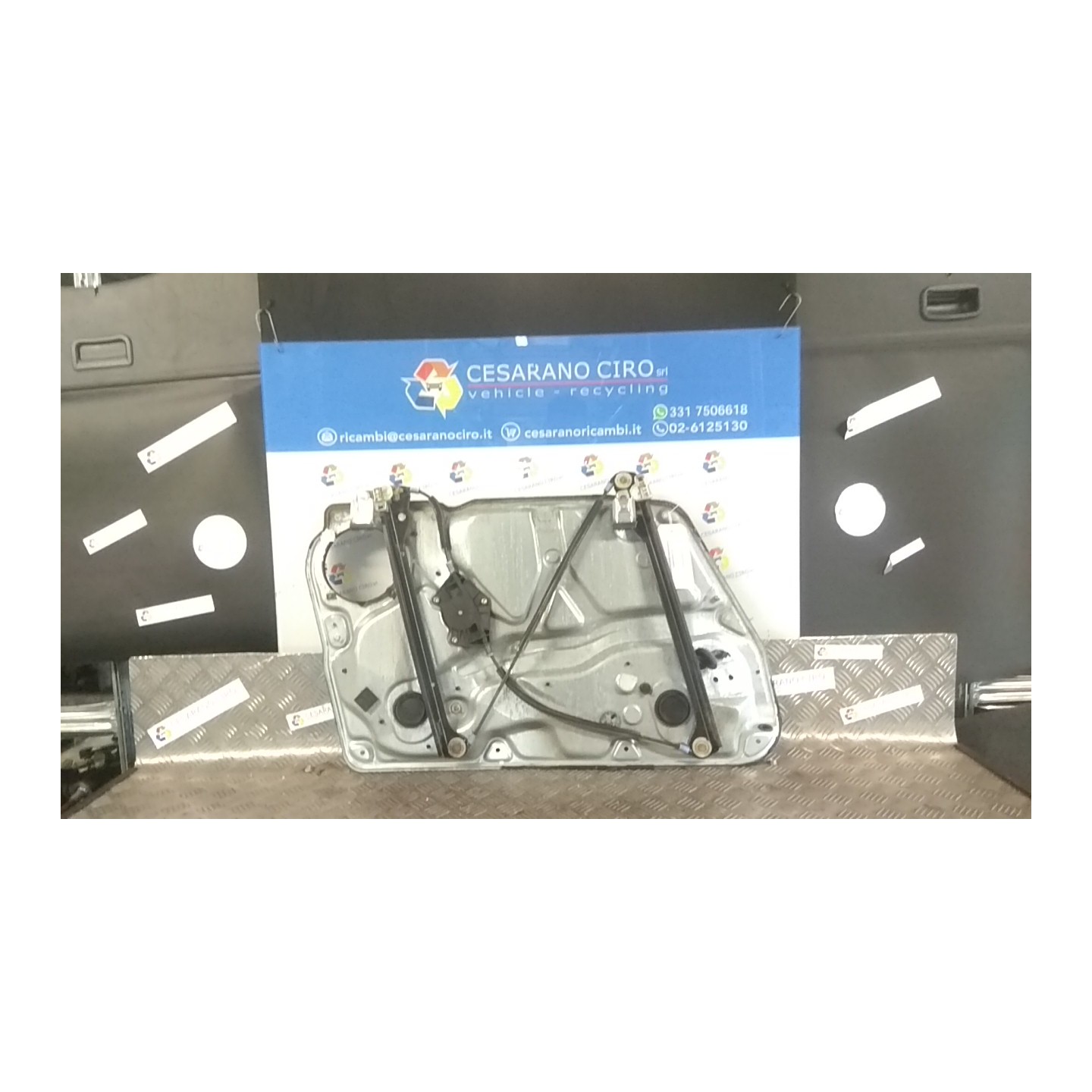 ALZACRISTALLO ELETTR. PORTA ANT. DX. 079 VOLKSWAGEN PASSAT (3B) (10/00-03/06) AWX 3B1837462
