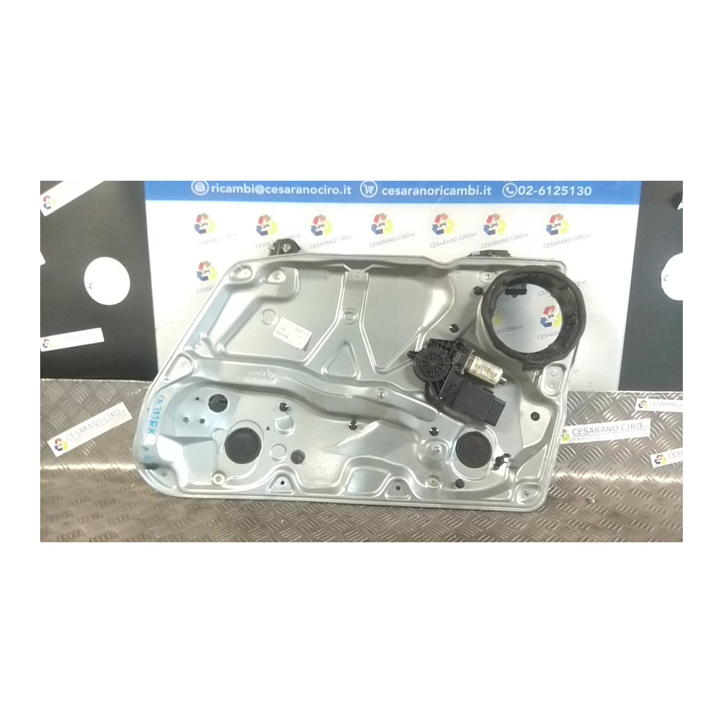 ALZACRISTALLO ELETTR. PORTA ANT. DX. 079 VOLKSWAGEN PASSAT (3B) (10/00-03/06) AWX 3B1837462