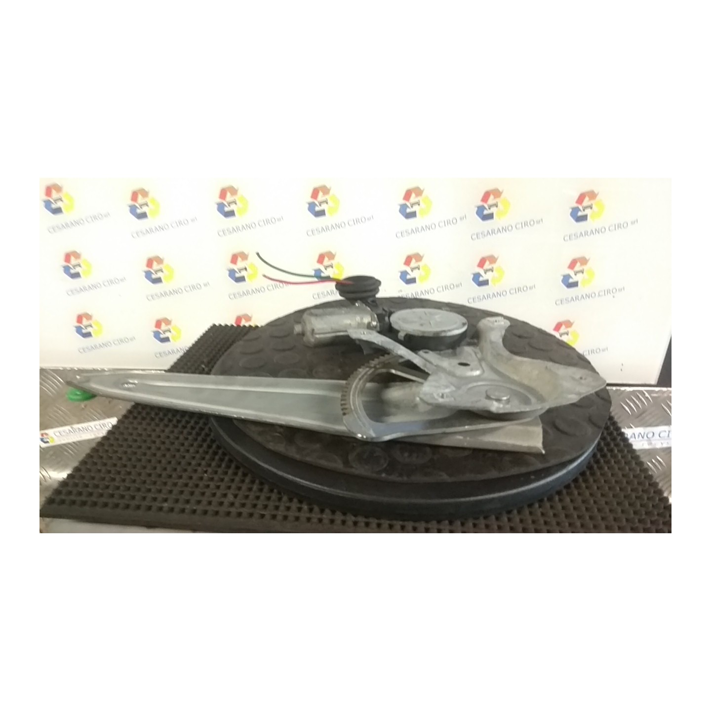 ALZACRISTALLO ELETTR. PORTA POST. DX. 109 TOYOTA AURIS (01/07-) 4ZZFE 6980312180