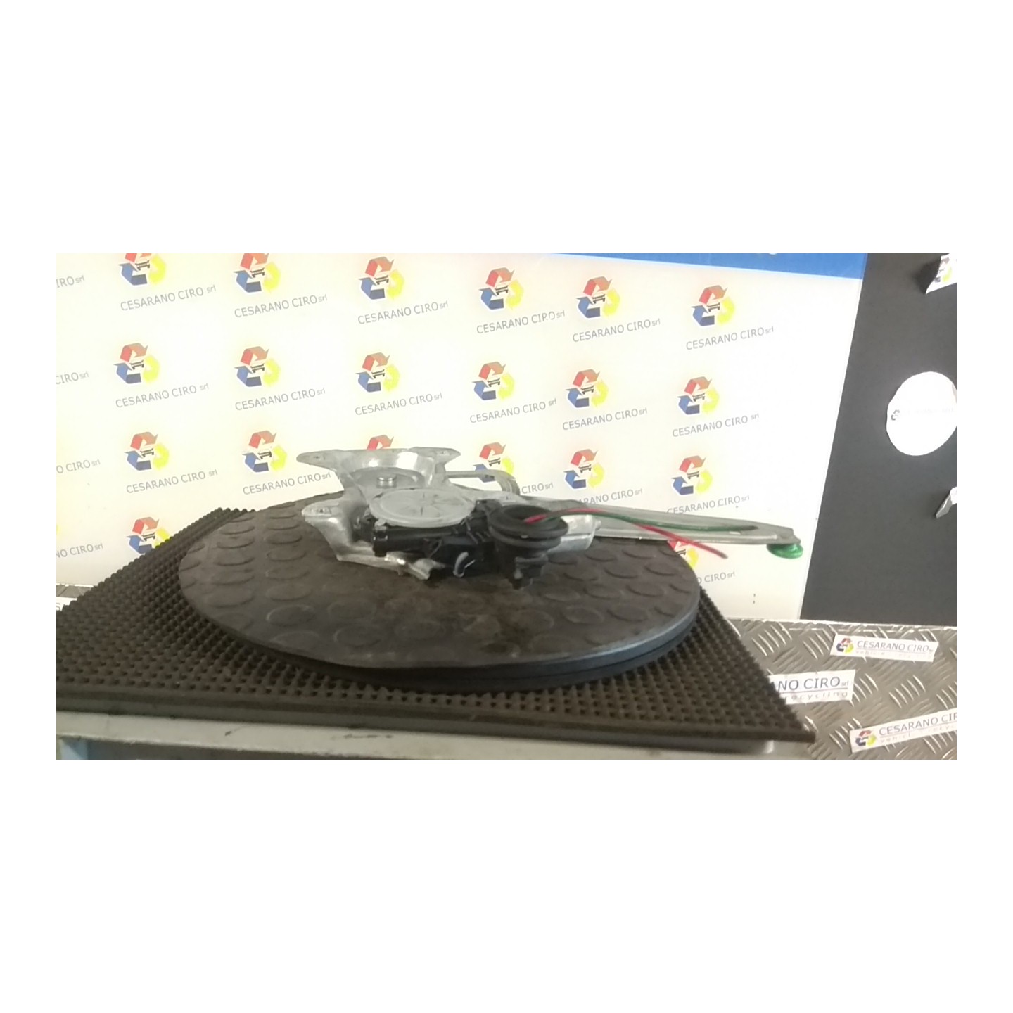 ALZACRISTALLO ELETTR. PORTA POST. DX. 109 TOYOTA AURIS (01/07-) 4ZZFE 6980312180