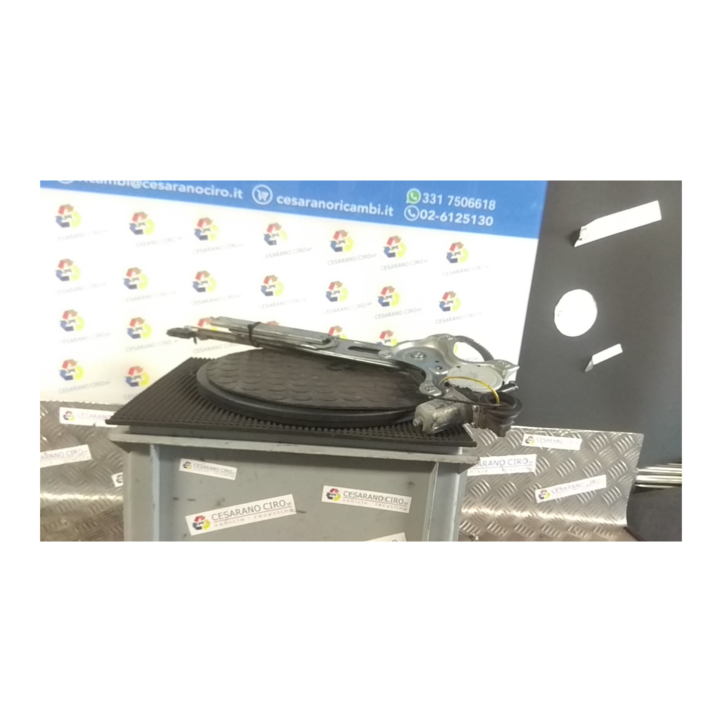 ALZACRISTALLO ELETTR. PORTA ANT. DX. 110 TOYOTA AURIS (01/07-) 4ZZFE 6980112220