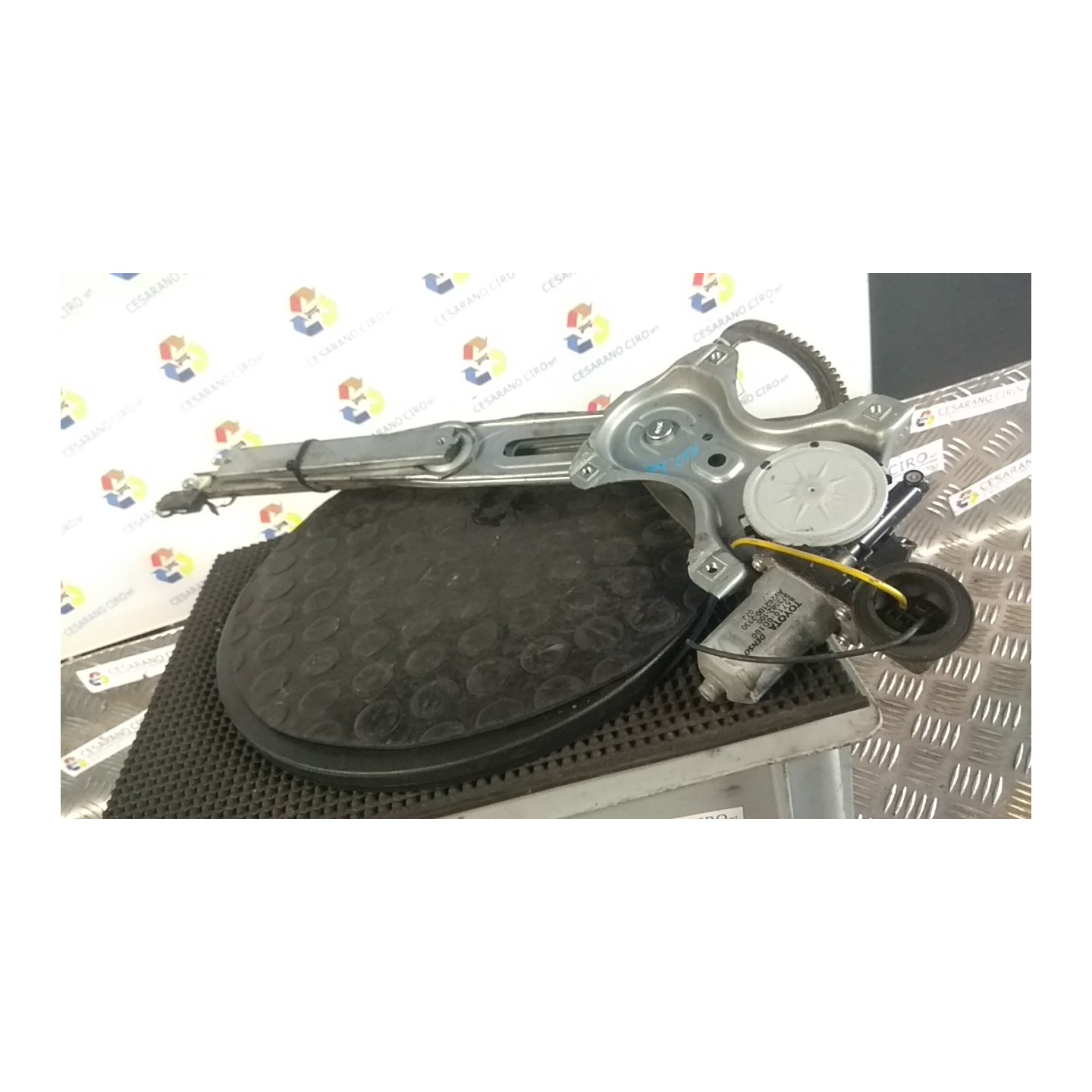 ALZACRISTALLO ELETTR. PORTA ANT. DX. 110 TOYOTA AURIS (01/07-) 4ZZFE 6980112220
