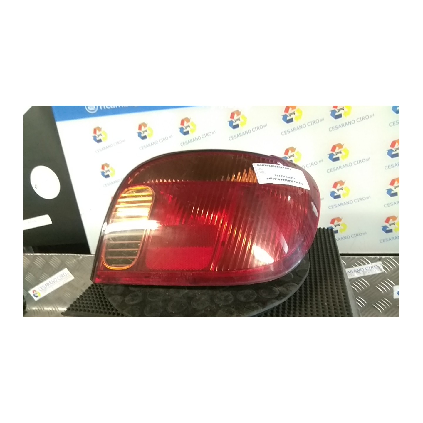 FANALE POST. DX. 177 TOYOTA YARIS (10/01-11/05)     (FRP) 1SZFE 815510D070