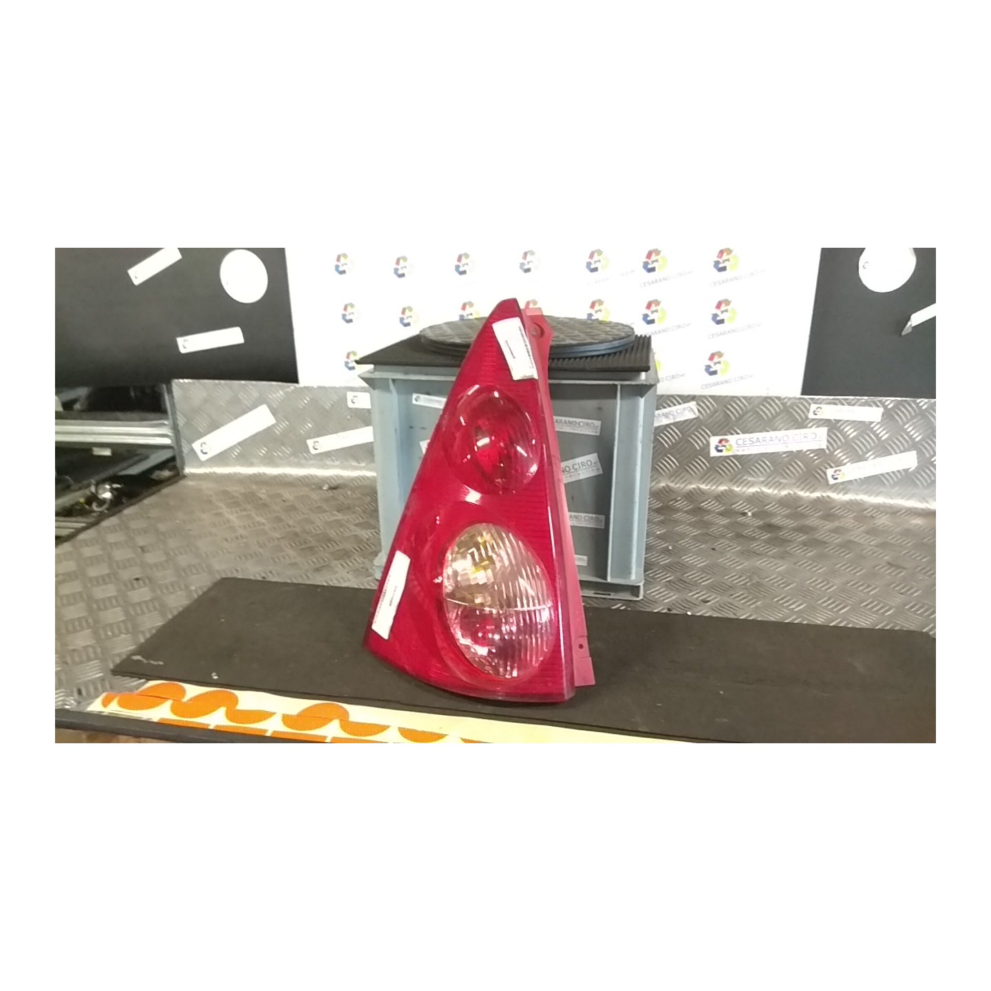 FANALE POST. SX. 253 PEUGEOT 107 (06/05-) 1KR 6350X6