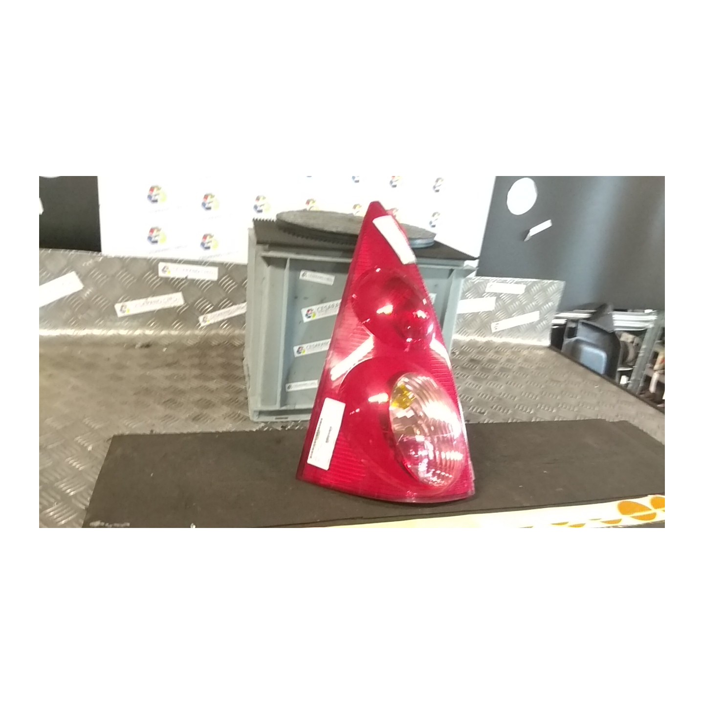 FANALE POST. SX. 253 PEUGEOT 107 (06/05-) 1KR 6350X6
