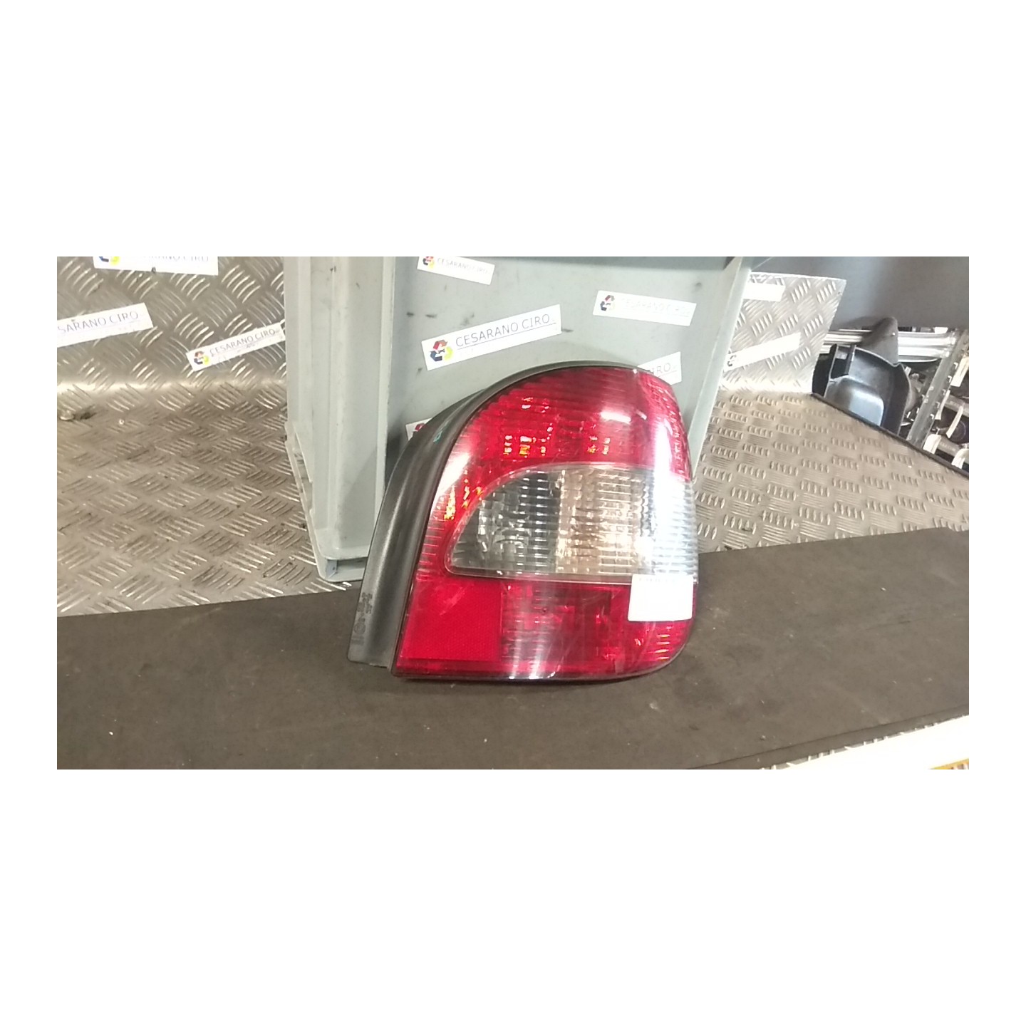 FANALE POST. DX. 315 RENAULT SCENIC (03/99-05/03) K4MA7 7700428055