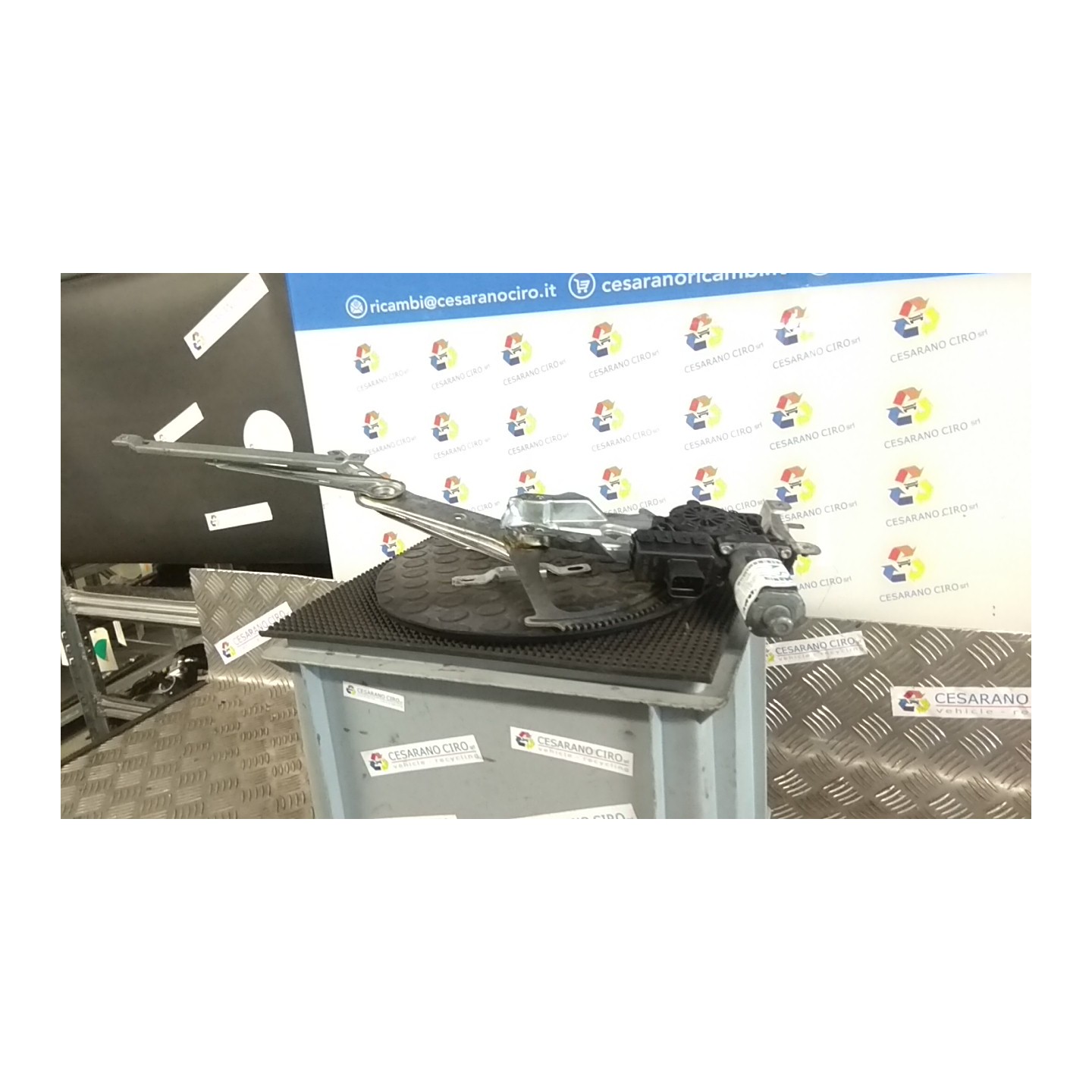 ALZACRISTALLO ELETTR. PORTA ANT. SX. 058 OPEL ZAFIRA (A05) (06/05-) Z19DT 93184842
