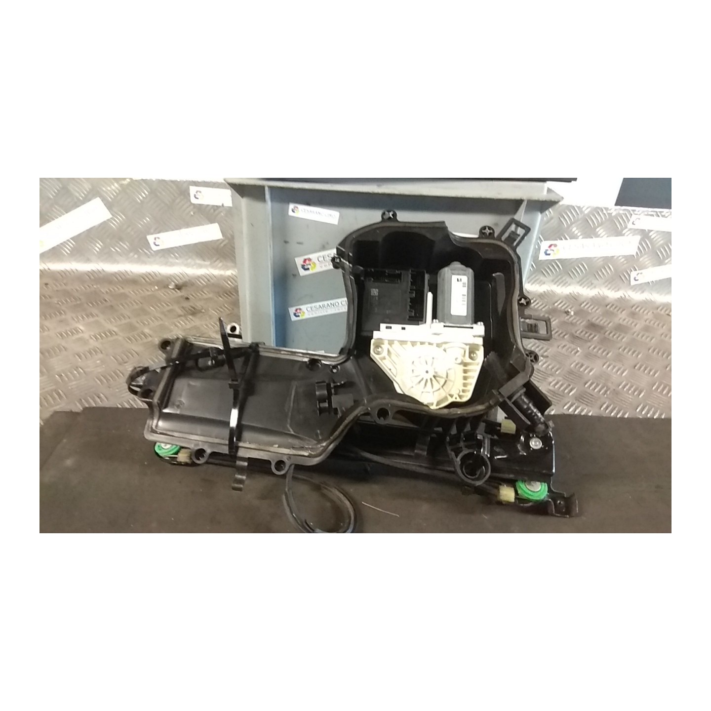 ALZACRISTALLO ELETTR. PORTA ANT. SX. 030 SEAT LEON (1P) (06/05-02/13) BXW 1P0837461A