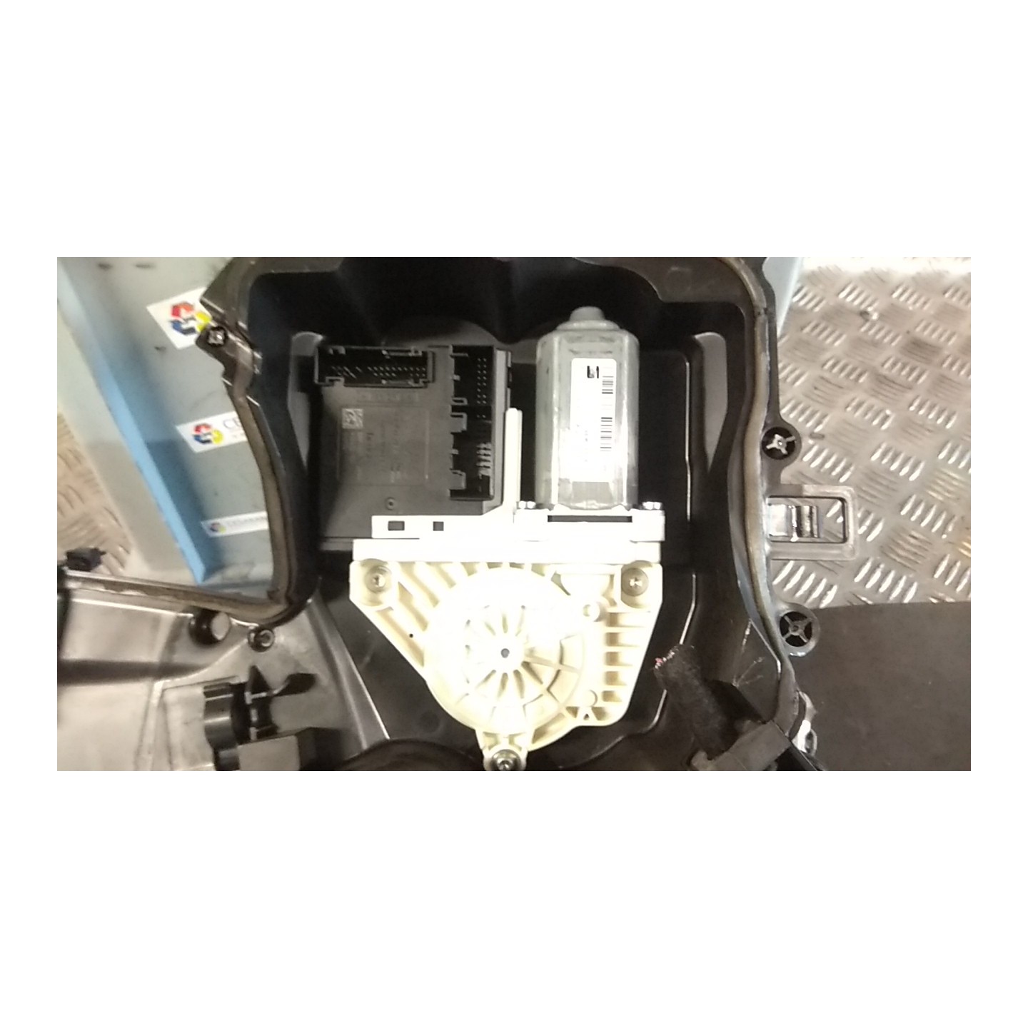 ALZACRISTALLO ELETTR. PORTA ANT. SX. 030 SEAT LEON (1P) (06/05-02/13) BXW 1P0837461A