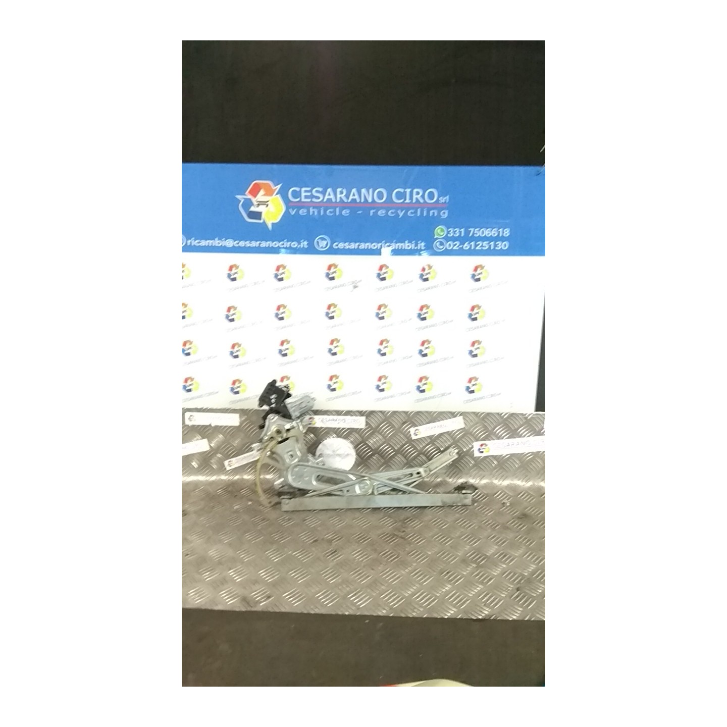 ALZACRISTALLO ELETTR. PORTA ANT. C/MOTORINO SX. 045 TOYOTA YARIS (11/05-02/12) 1NRFE 698200D041