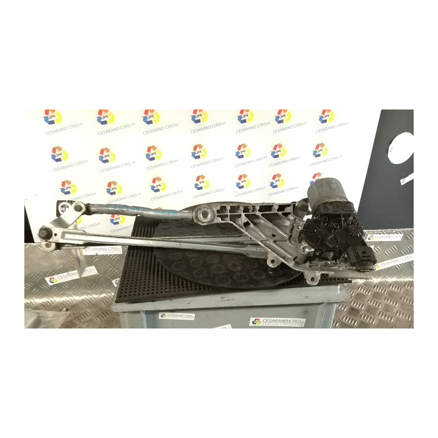 MECCANISMO TERGIPARABREZZA CON MOTORINO 077 FORD FIESTA (CB1) (09/08-10/13) SNJB NB3753007045005
