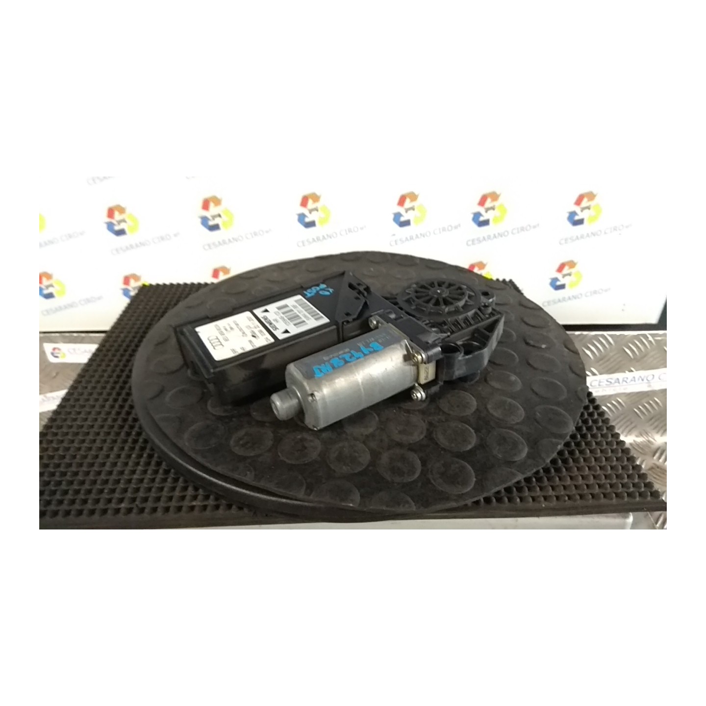 ALZACRISTALLO PORTA POST. DX. 092 AUDI A4 (8E) (11/00-11/04) AWX 8E0839462C