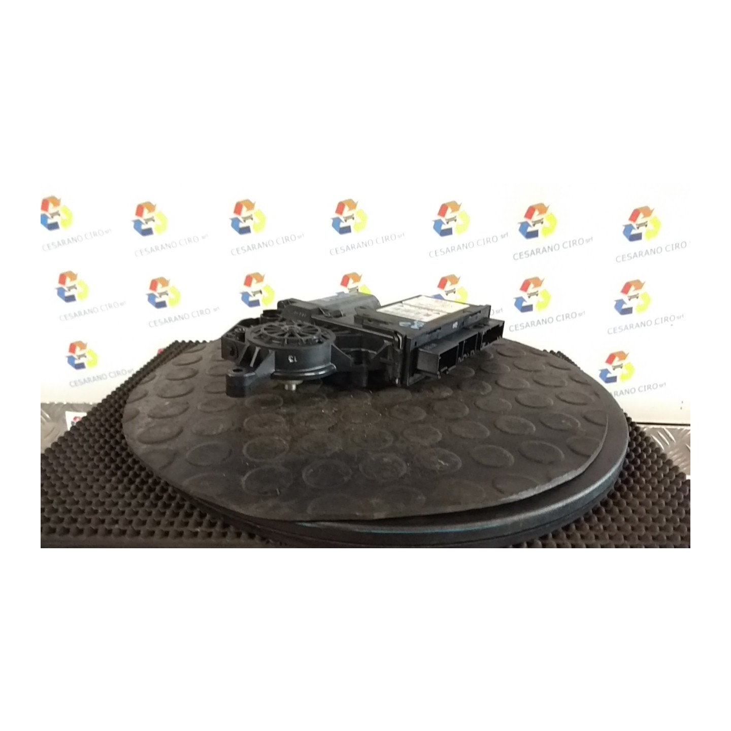 ALZACRISTALLO PORTA POST. DX. 092 AUDI A4 (8E) (11/00-11/04) AWX 8E0839462C