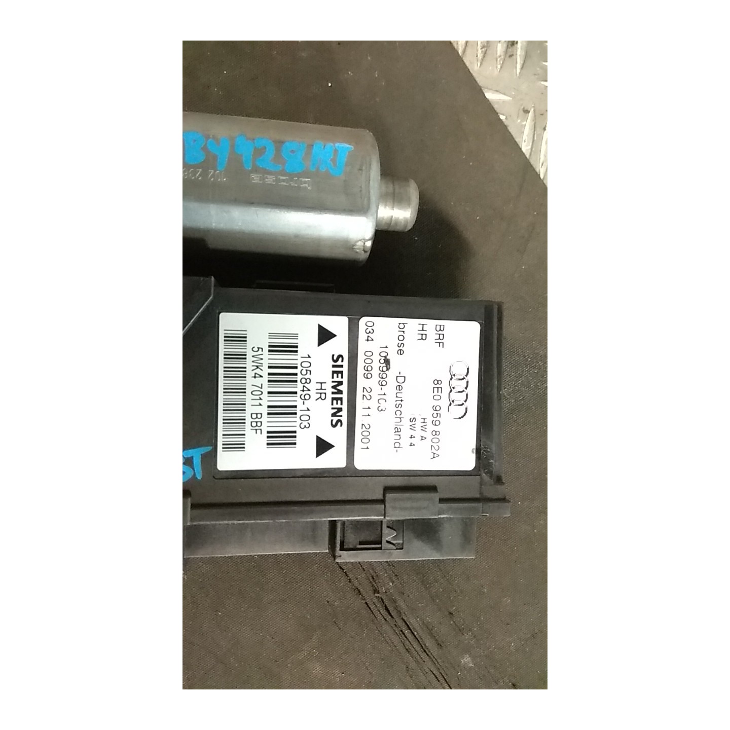 ALZACRISTALLO PORTA POST. DX. 092 AUDI A4 (8E) (11/00-11/04) AWX 8E0839462C