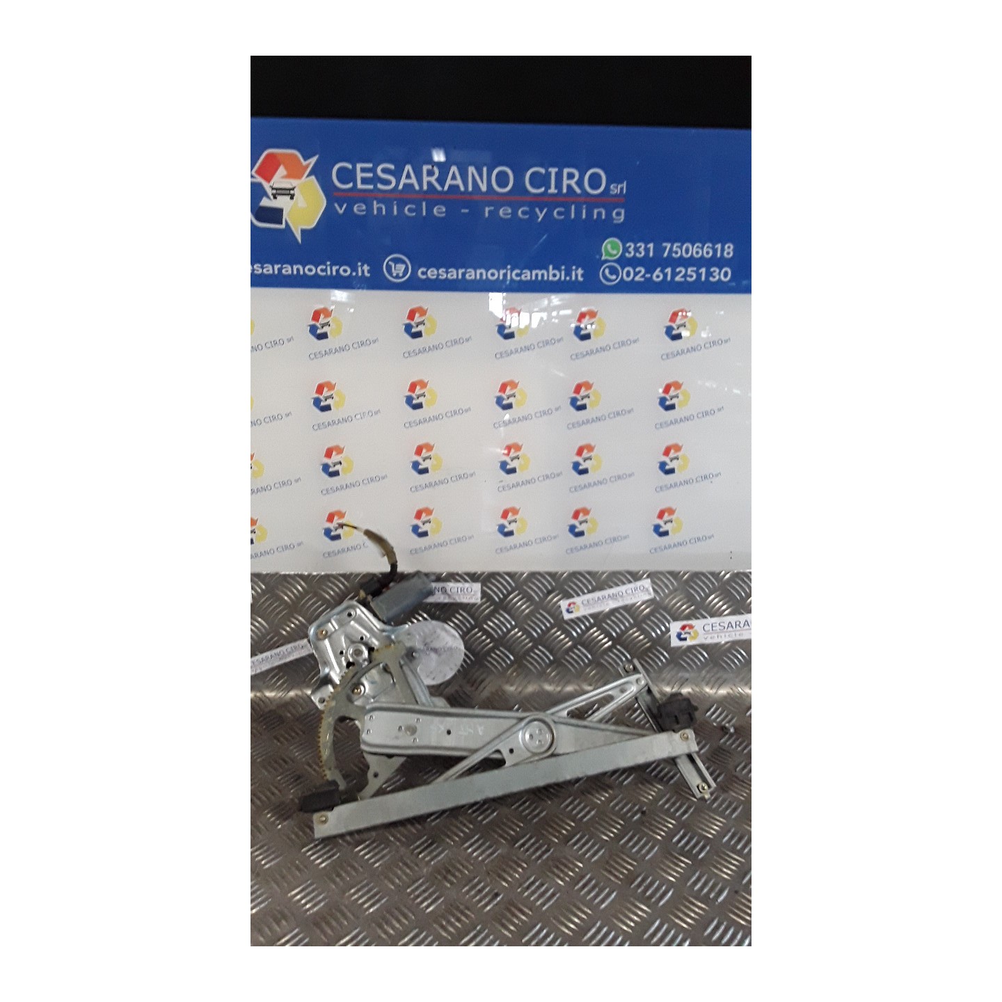 ALZACRISTALLO PORTA ANT. ELETTRICO SX. 184 TOYOTA YARIS (10/01-11/05)     (FRP) 1SZFE 698200D010