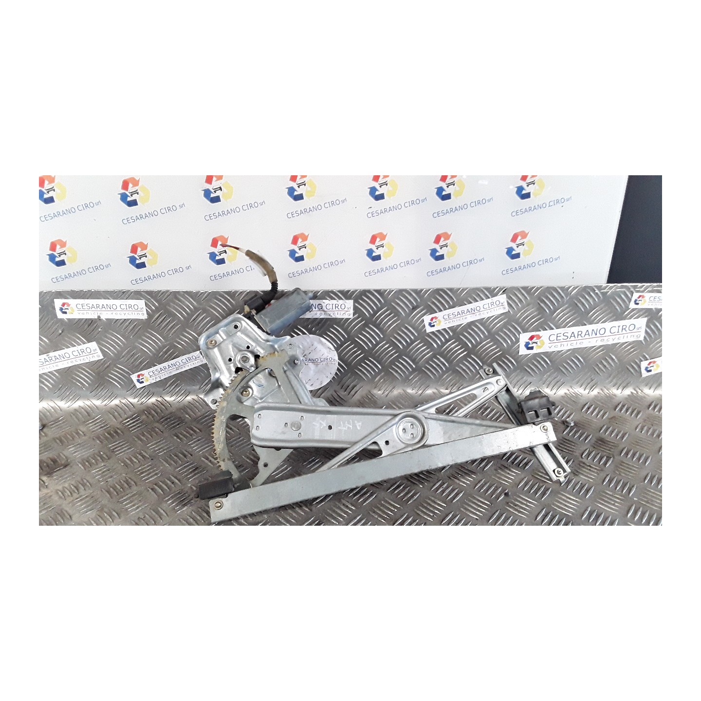ALZACRISTALLO PORTA ANT. ELETTRICO SX. 184 TOYOTA YARIS (10/01-11/05)     (FRP) 1SZFE 698200D010