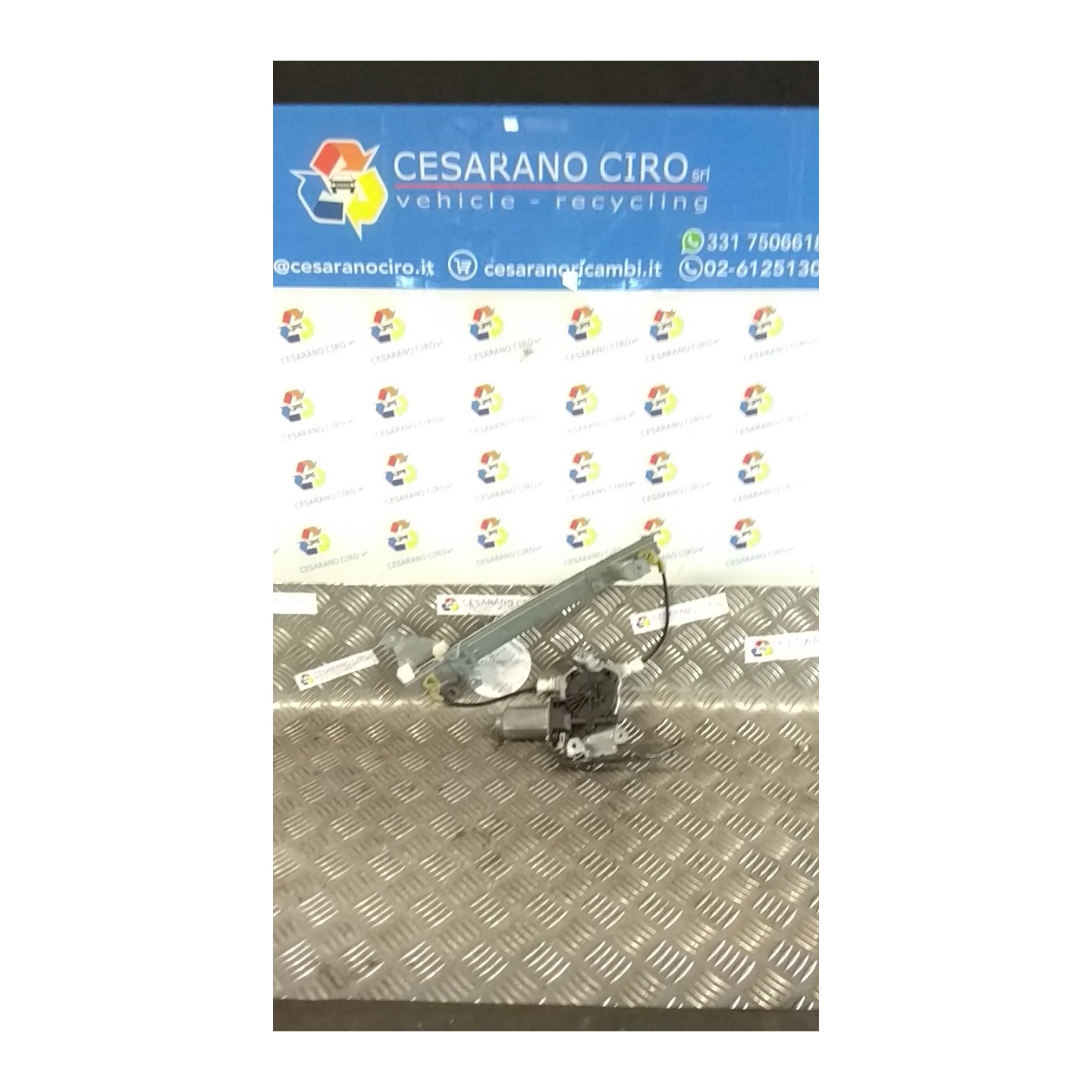ALZACRISTALLO ELETTR. PORTA POST. C/MOTORINO DX. 187 NISSAN QASHQAI (J10E/JJ10E) (02/07-12 M9R 82700JD40A